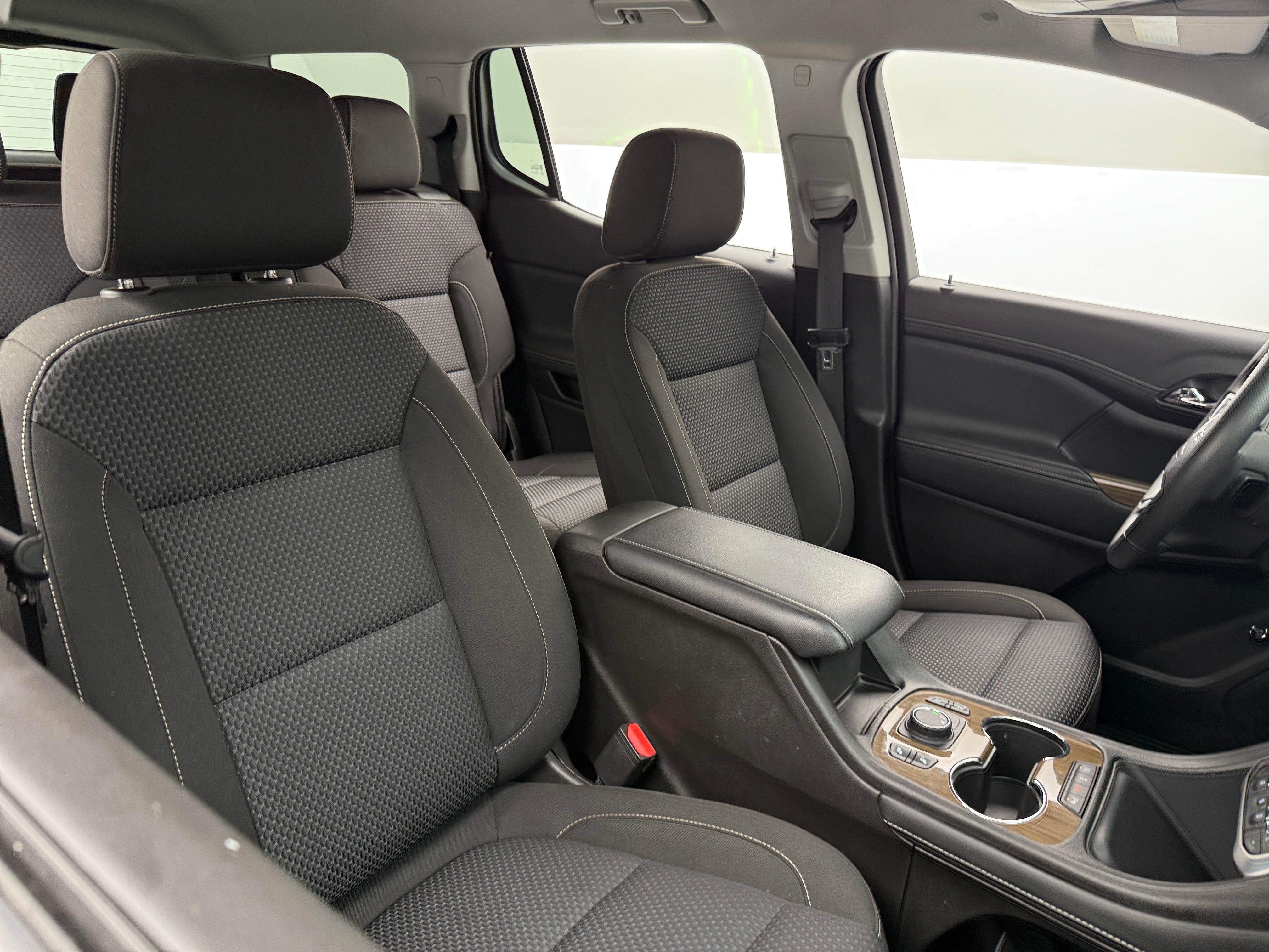 2022 GMC Acadia SLE 2