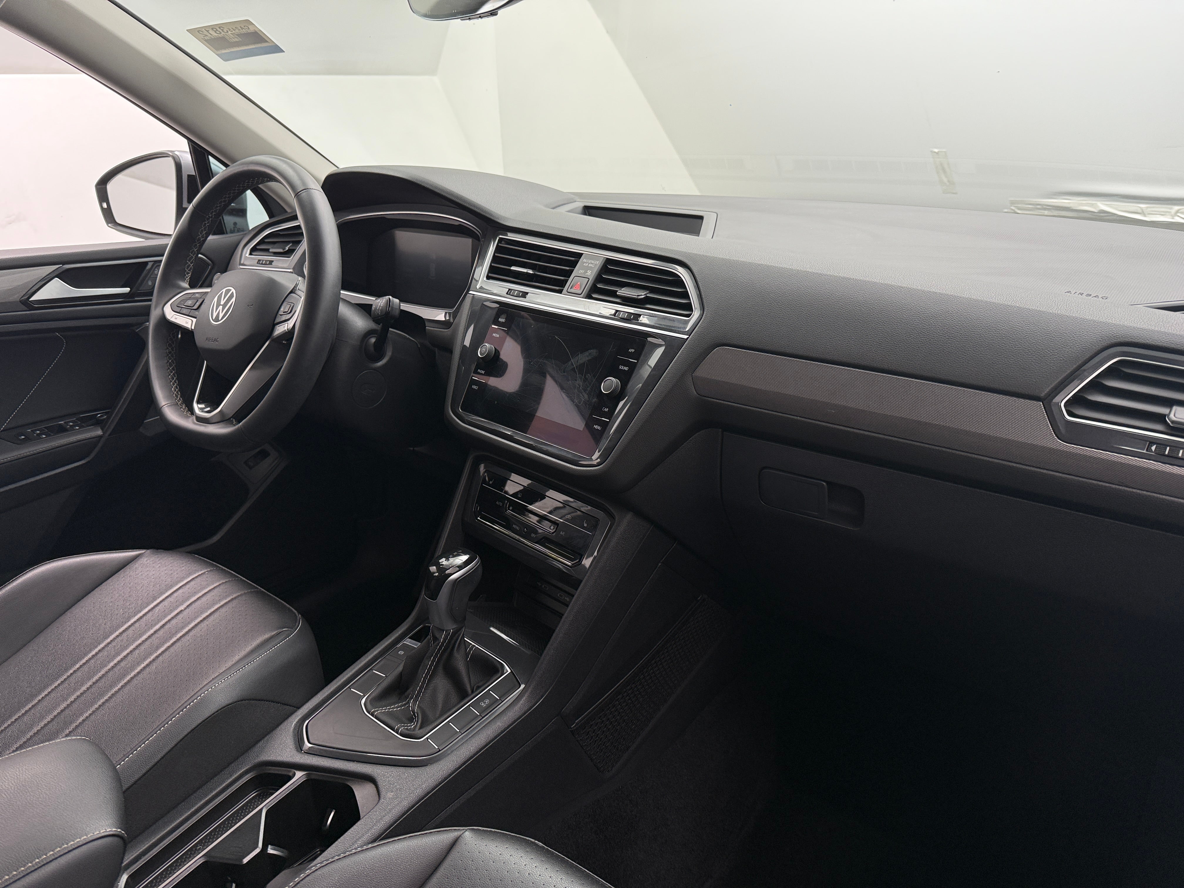 2022 Volkswagen Tiguan SE 2