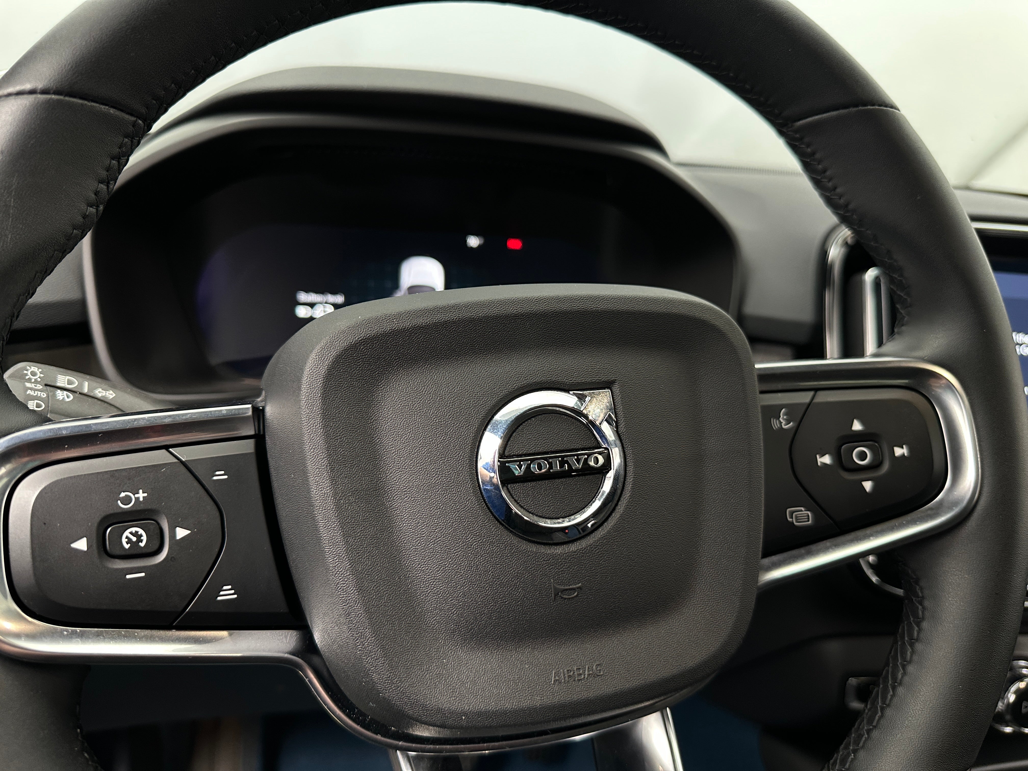 2022 Volvo C40 Ultimate 5
