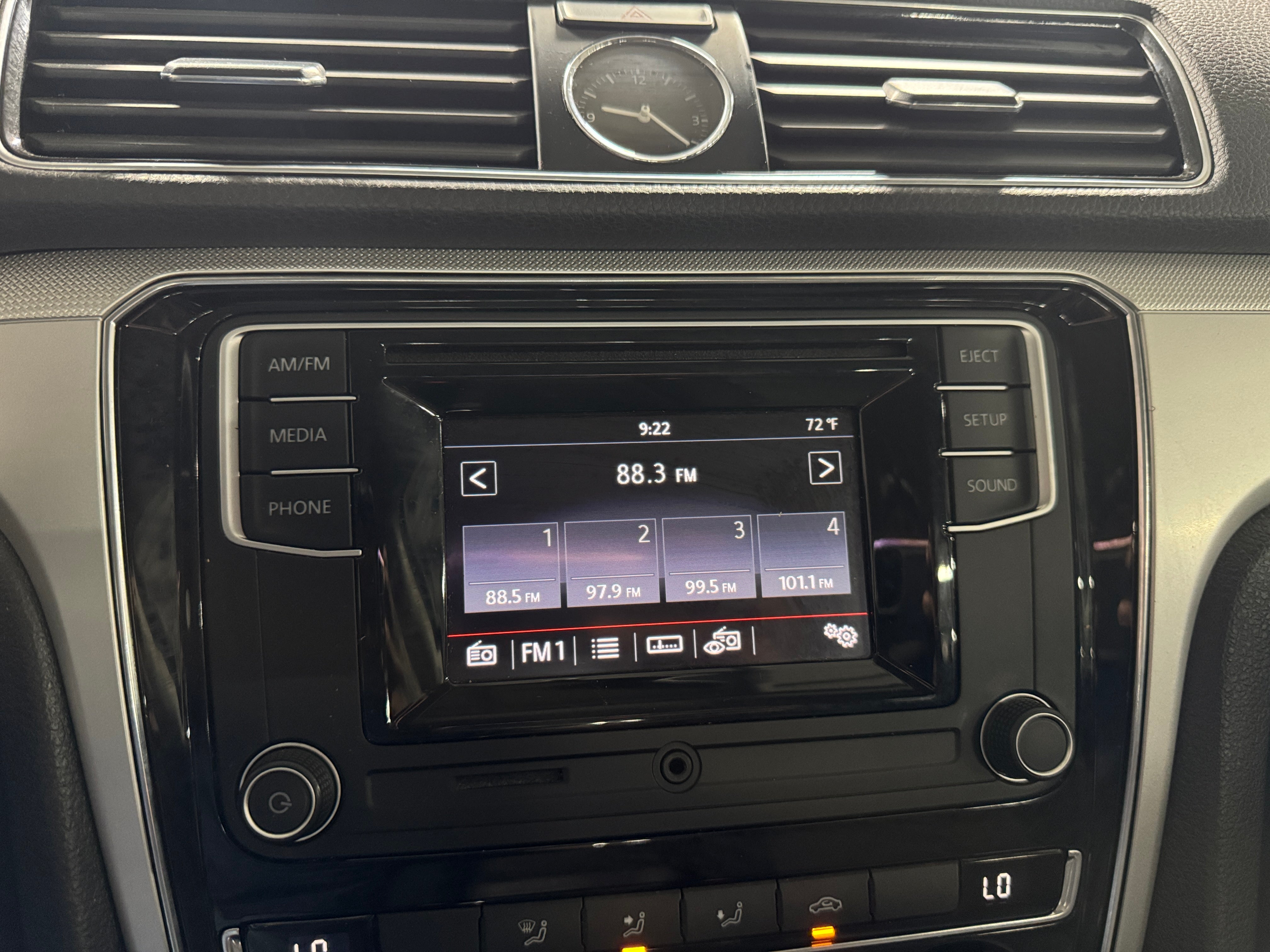 2016 Volkswagen Passat S 4