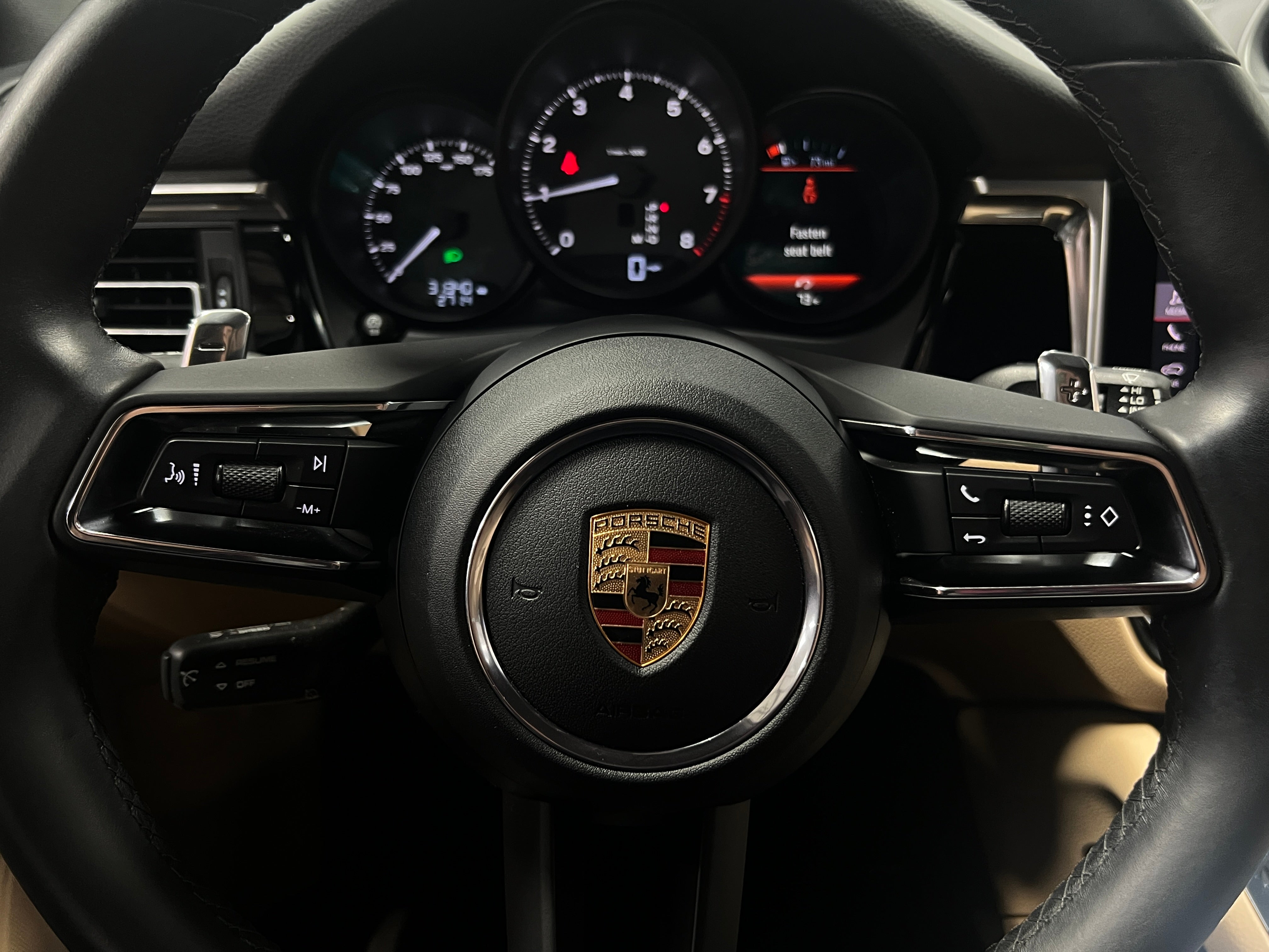 2022 Porsche Macan Base 4
