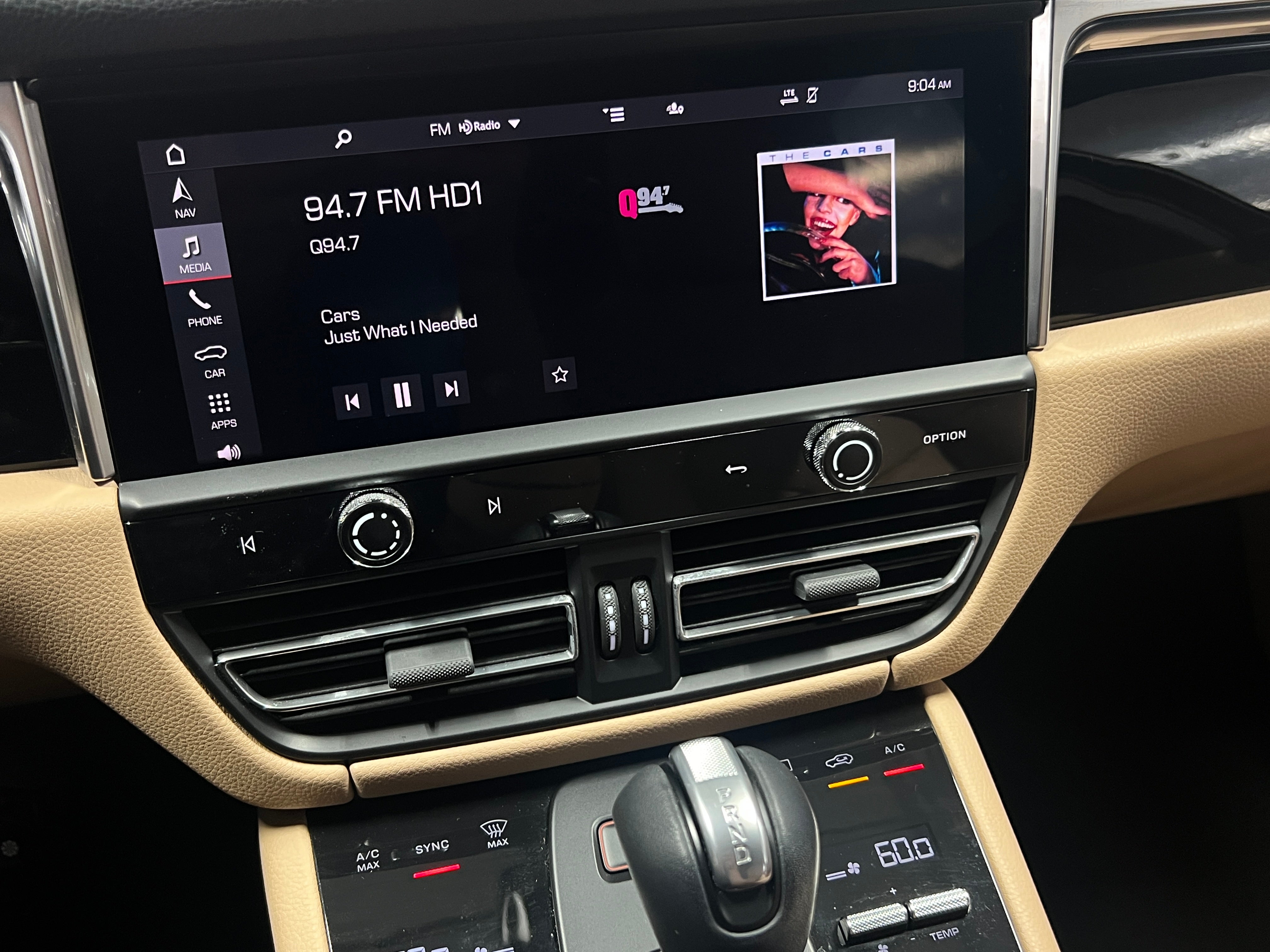 2022 Porsche Macan Base 3
