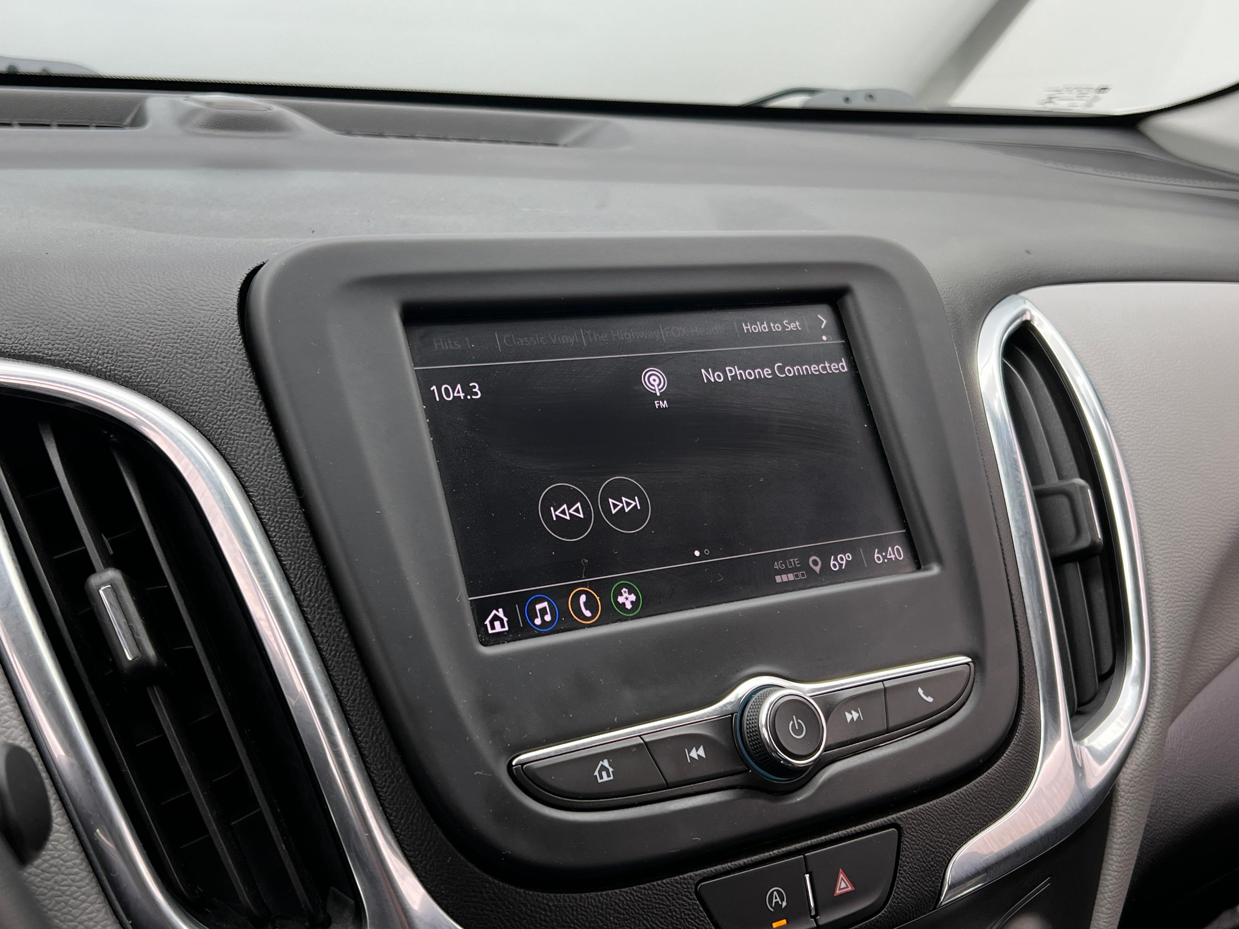 Thumbnail: 2022 Chevrolet Equinox - 4