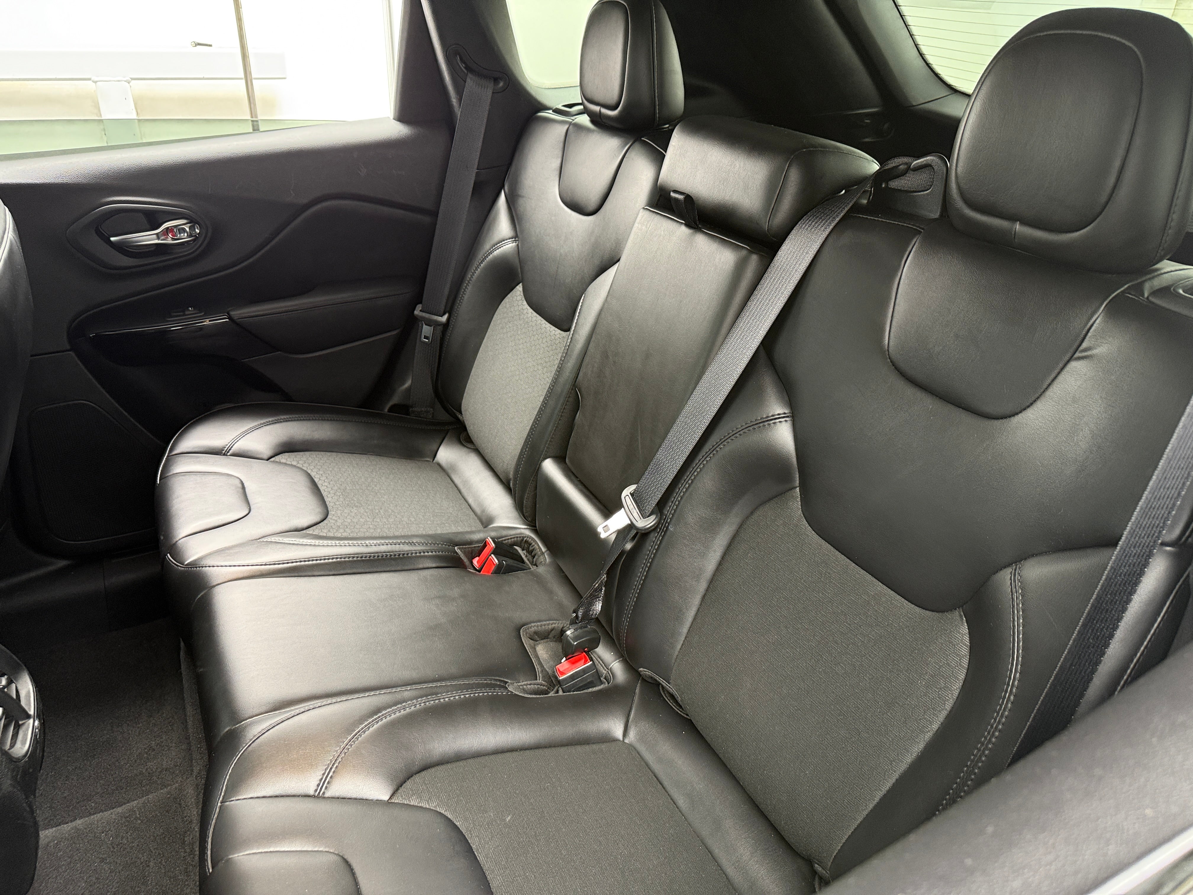 2020 Jeep Cherokee Altitude 6