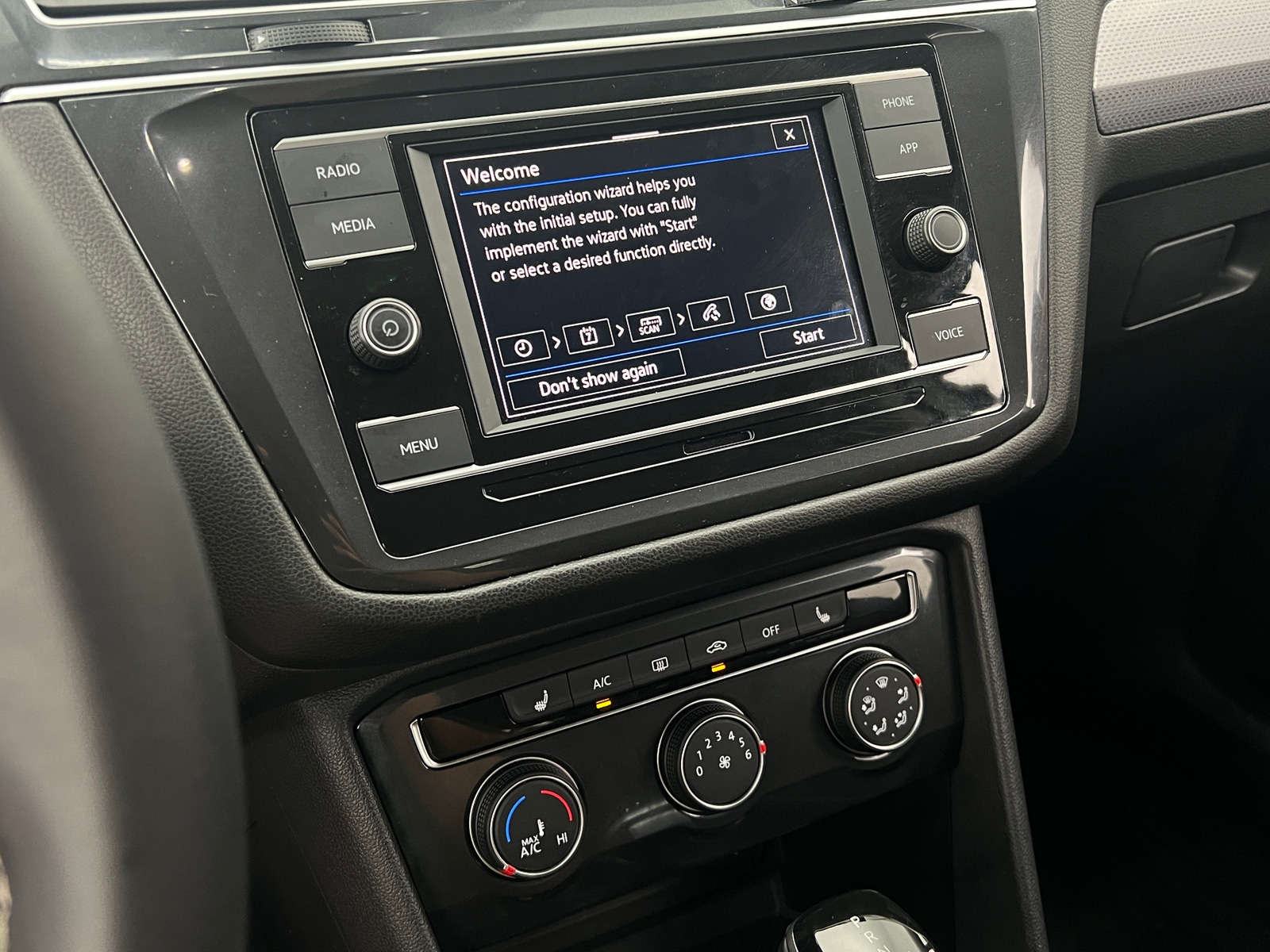 Thumbnail: 2023 Volkswagen Tiguan - 4