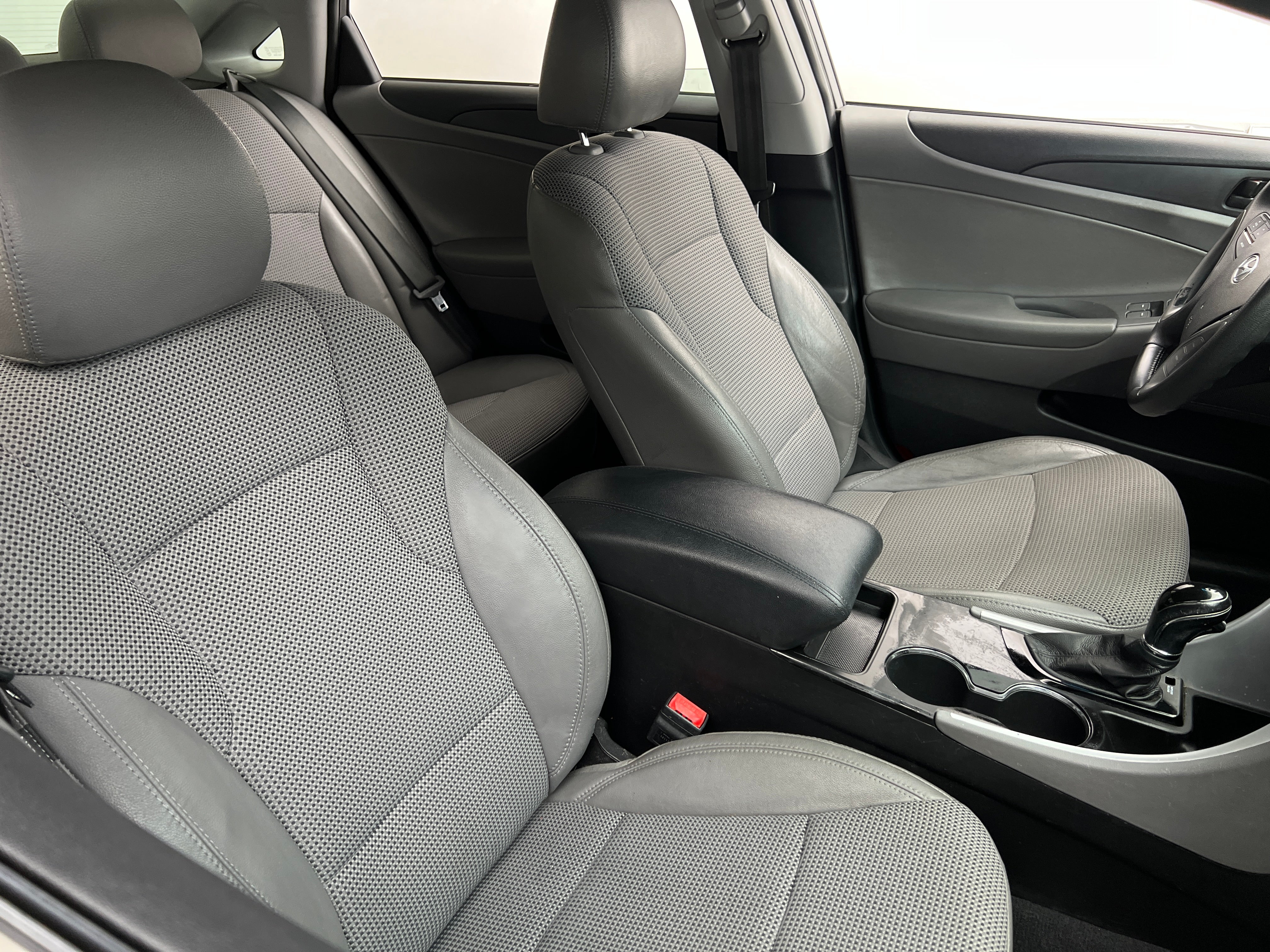 2011 Hyundai Sonata SE 2