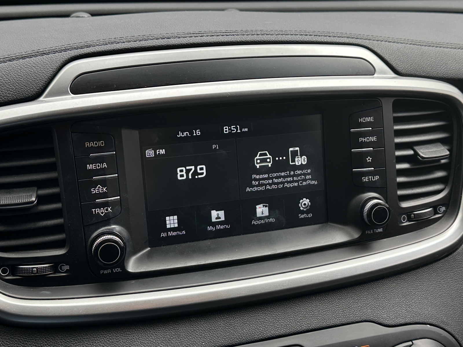 Thumbnail: 2019 Kia Sorento - 4