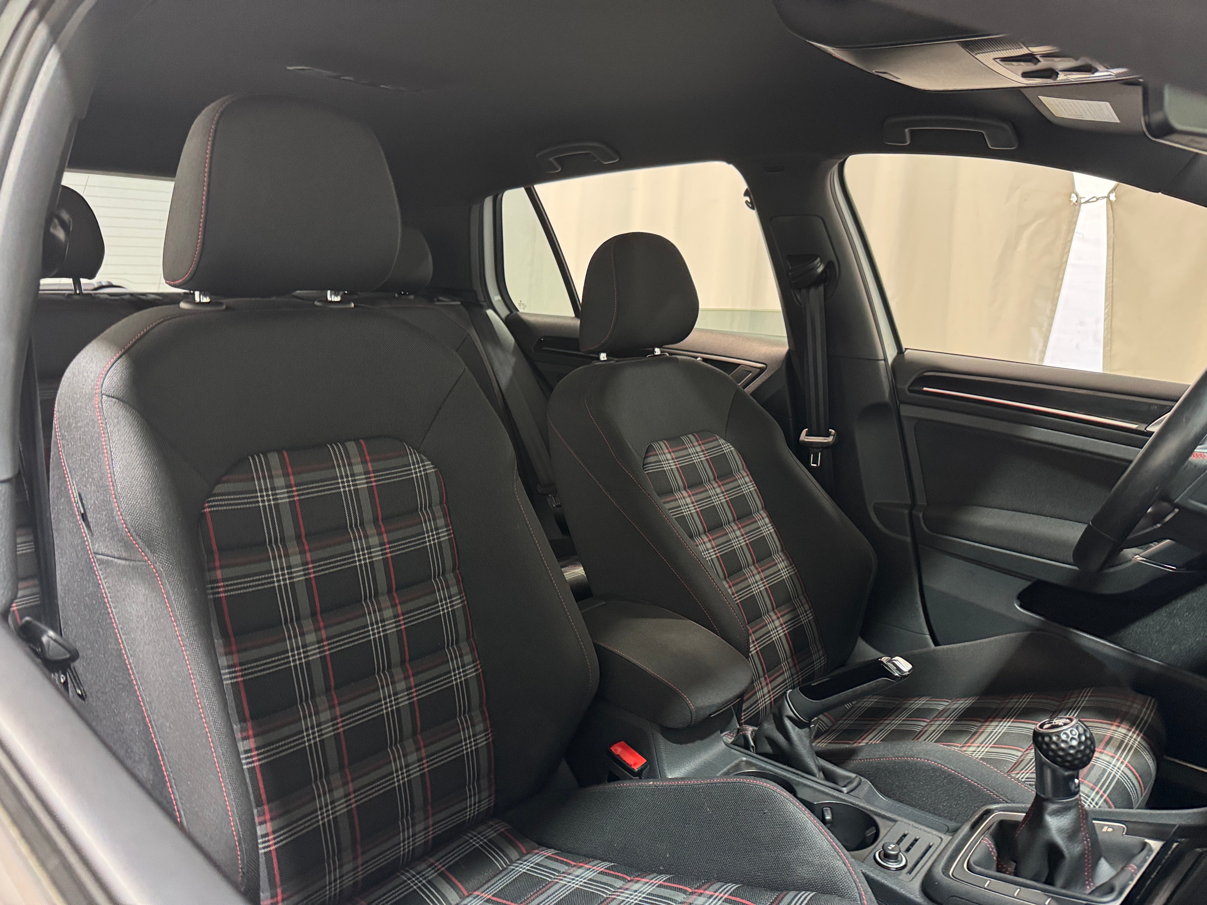 2017 Volkswagen Golf GTI S 2