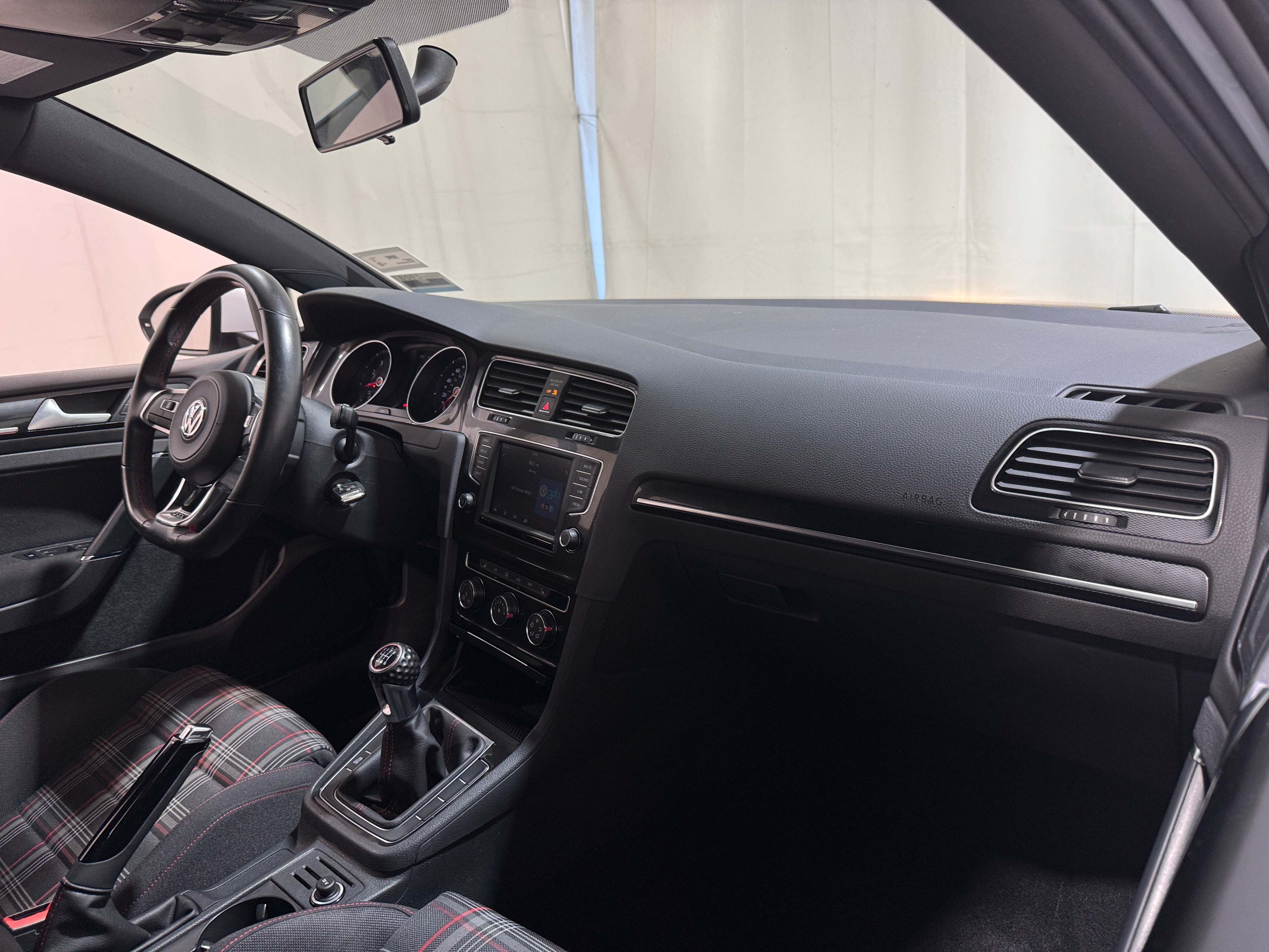2017 Volkswagen Golf GTI S 3