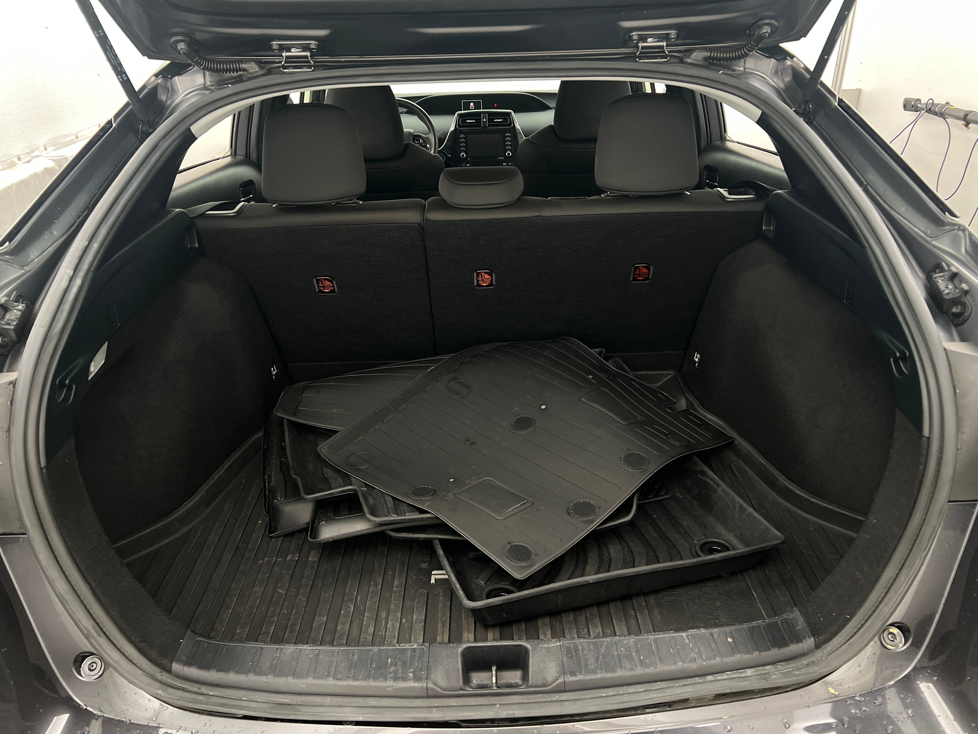 2022 Toyota Prius L Eco 7