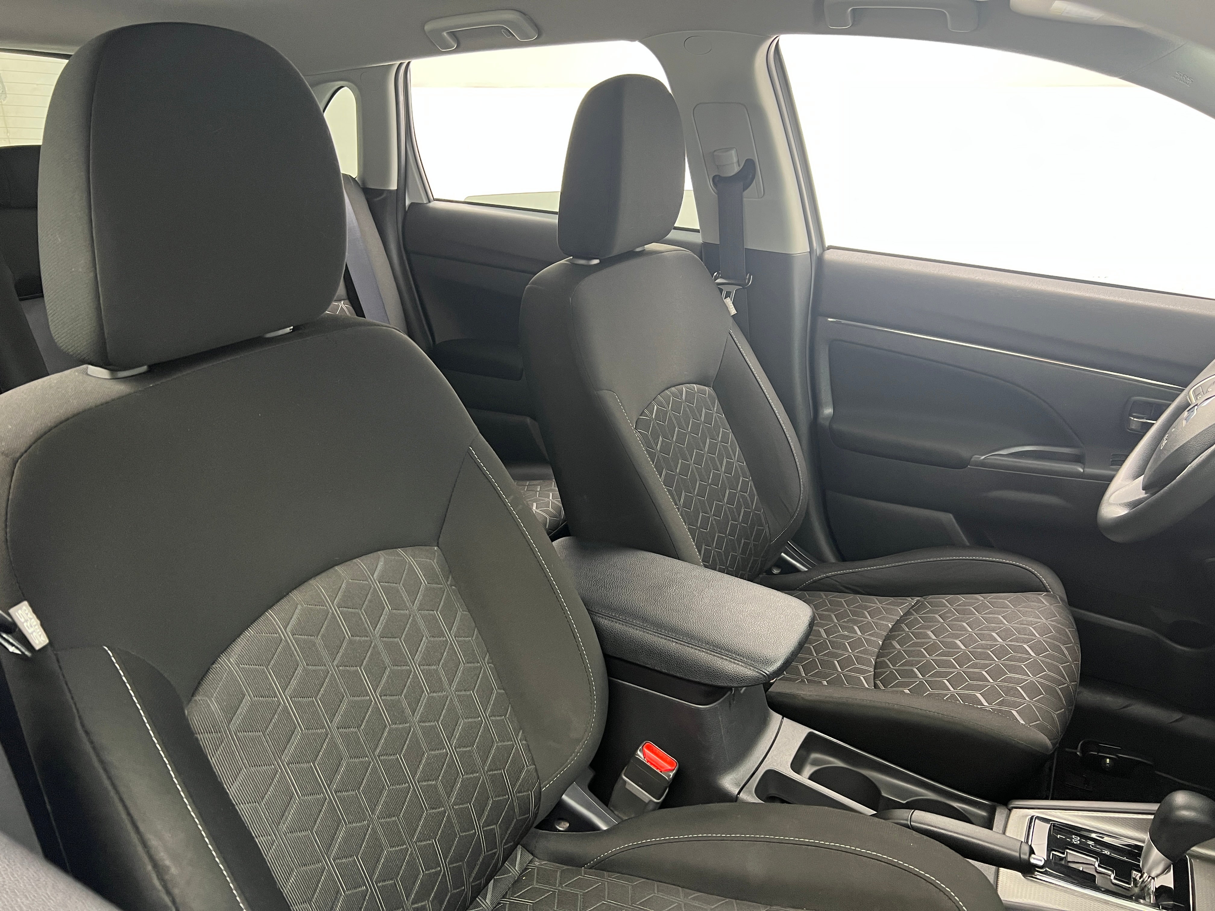 Thumbnail: 2022 Mitsubishi Outlander Sport - 2