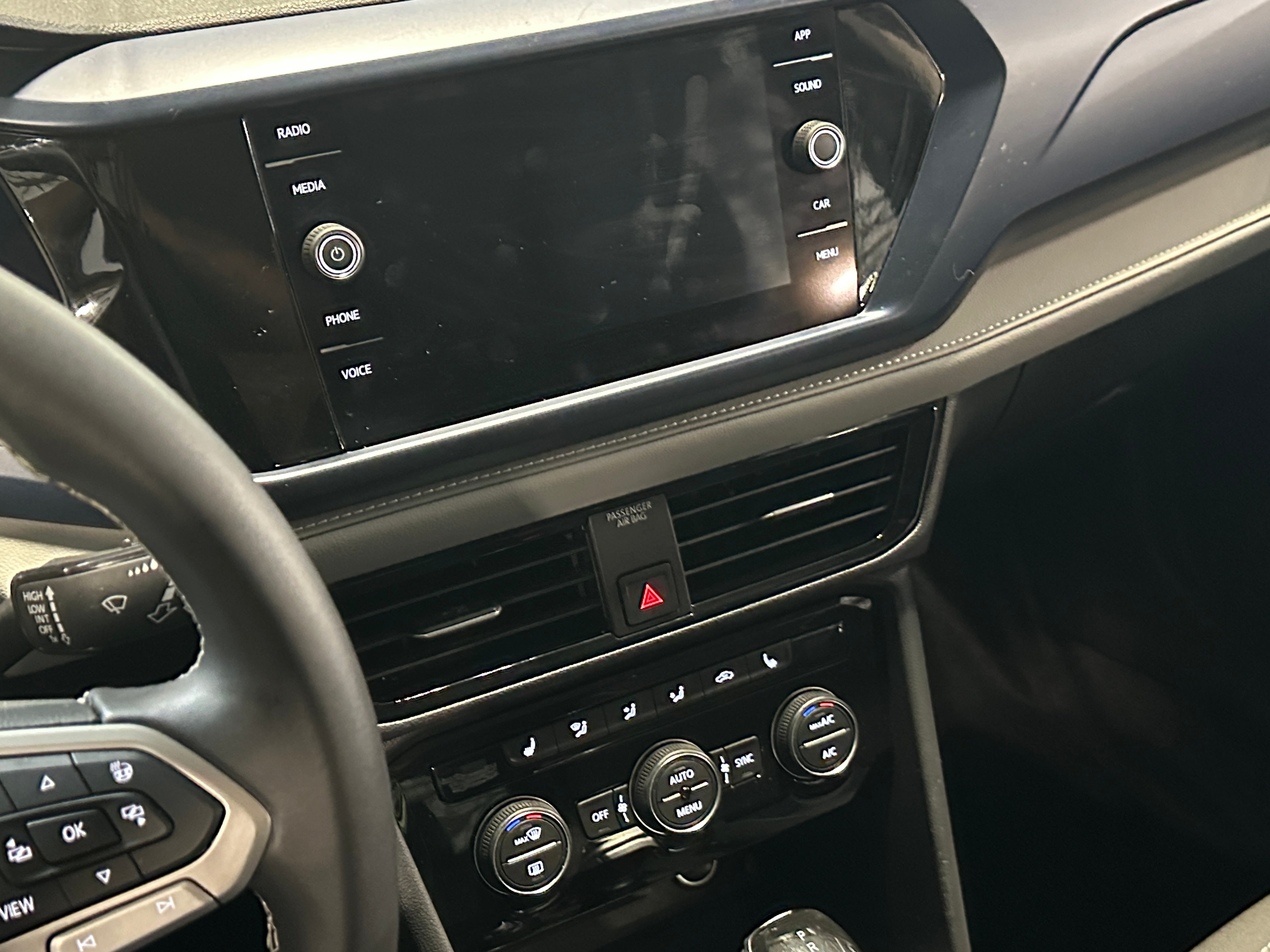 2024 Volkswagen Taos SE 3