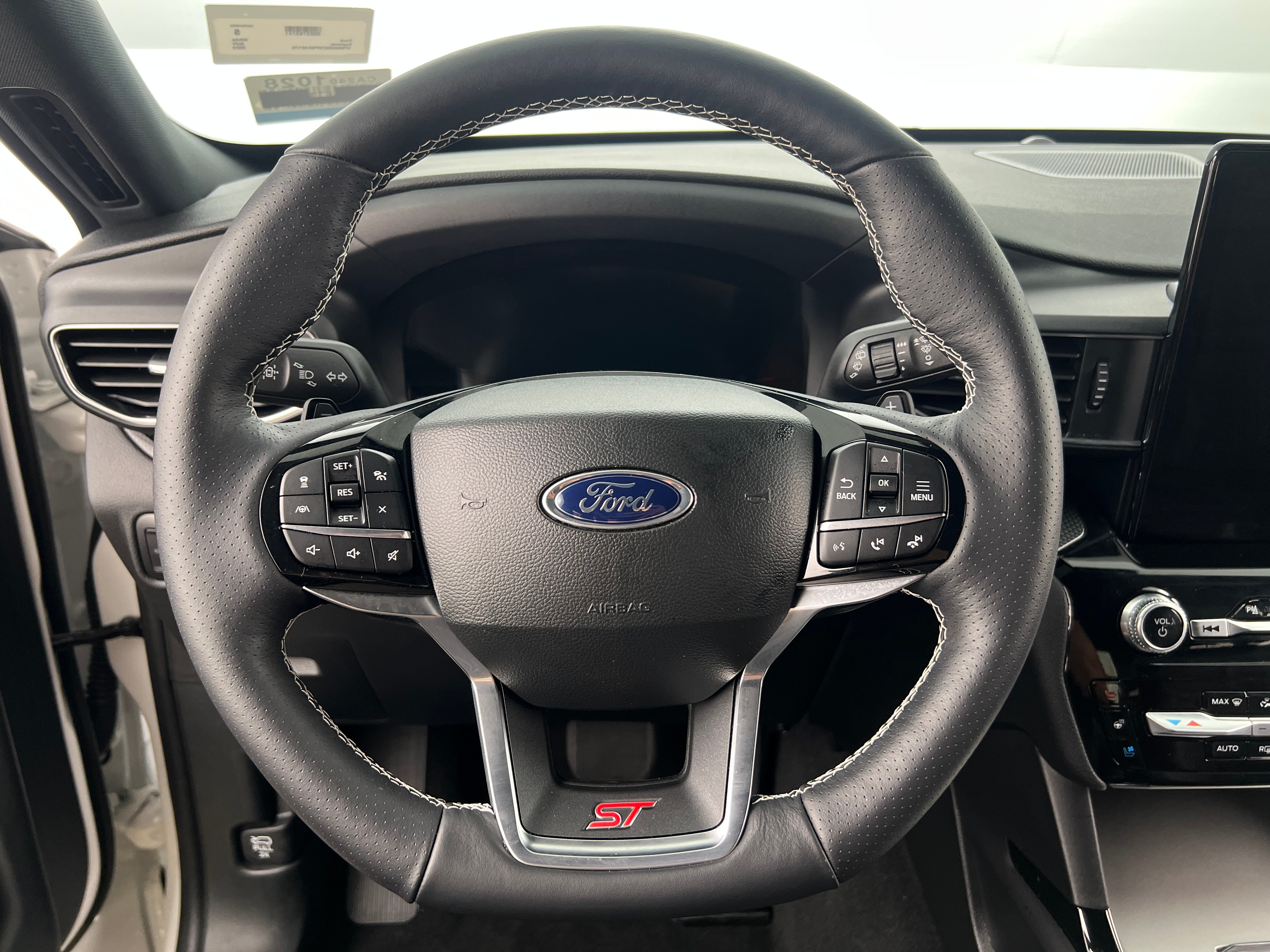 2023 Ford Explorer ST 4