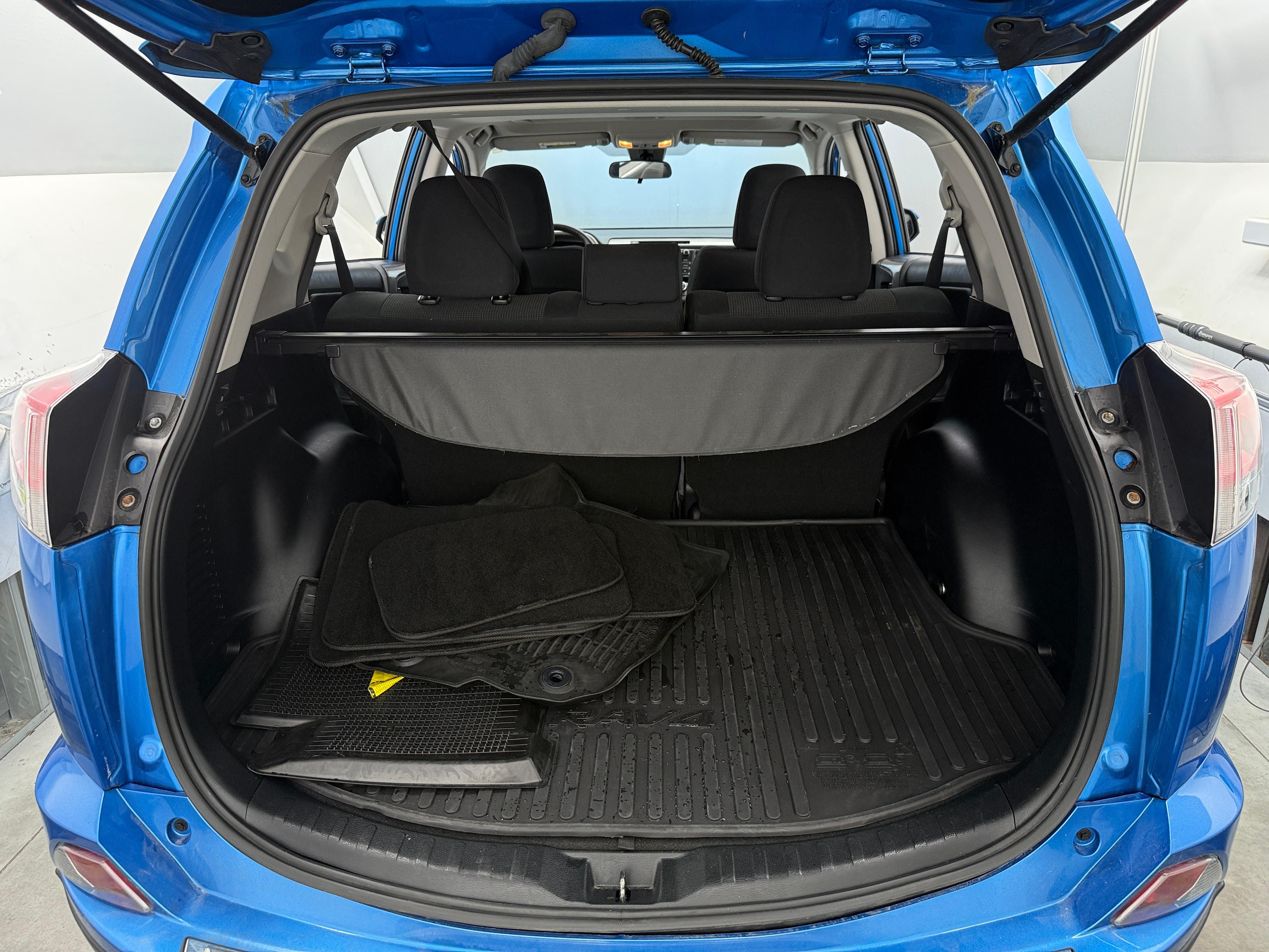 2018 Toyota RAV4 XLE 7