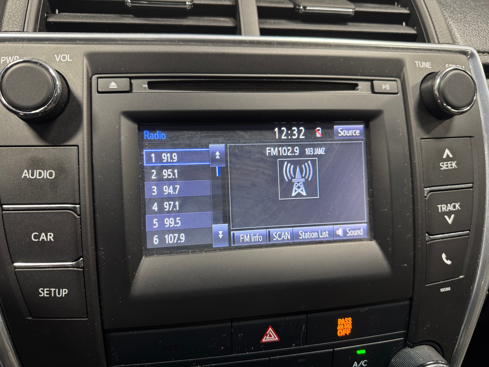 Thumbnail: 2015 Toyota Camry - 4