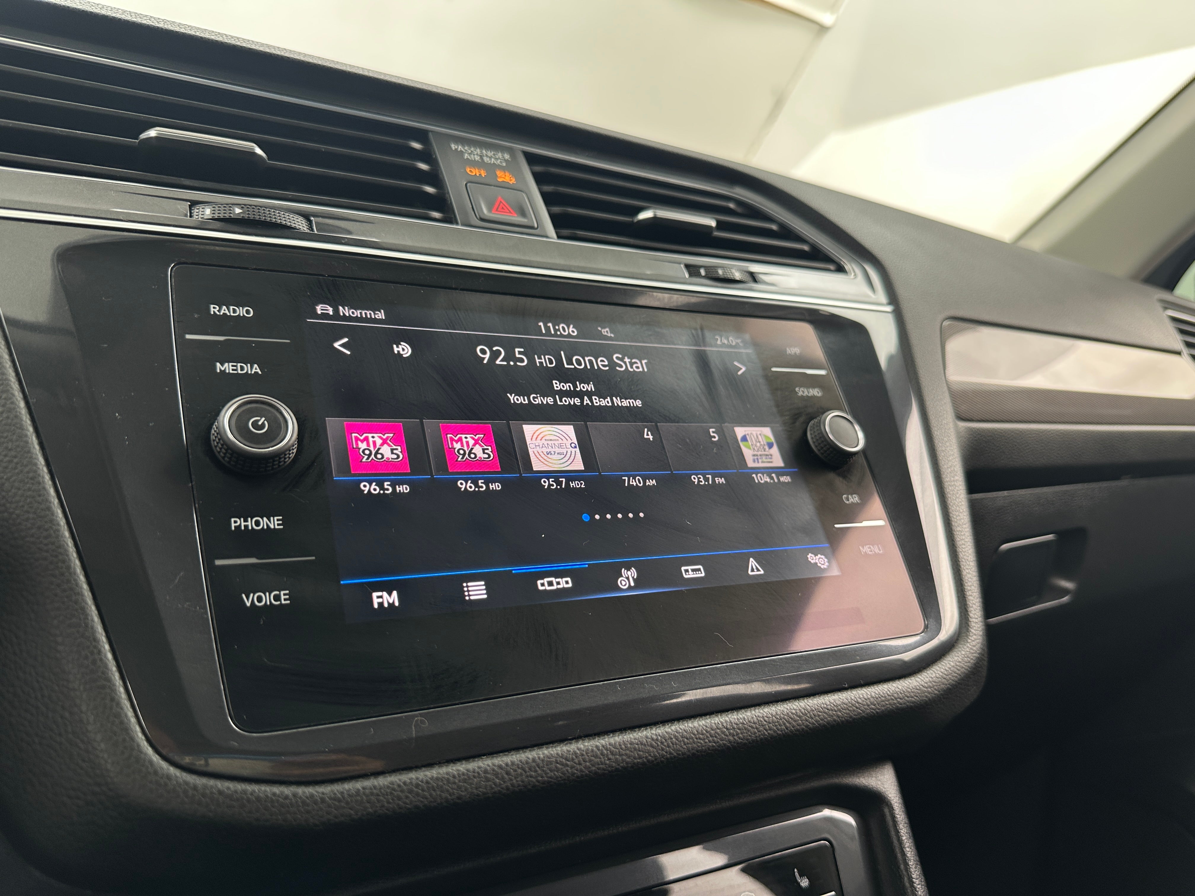 2022 Volkswagen Tiguan SE 3