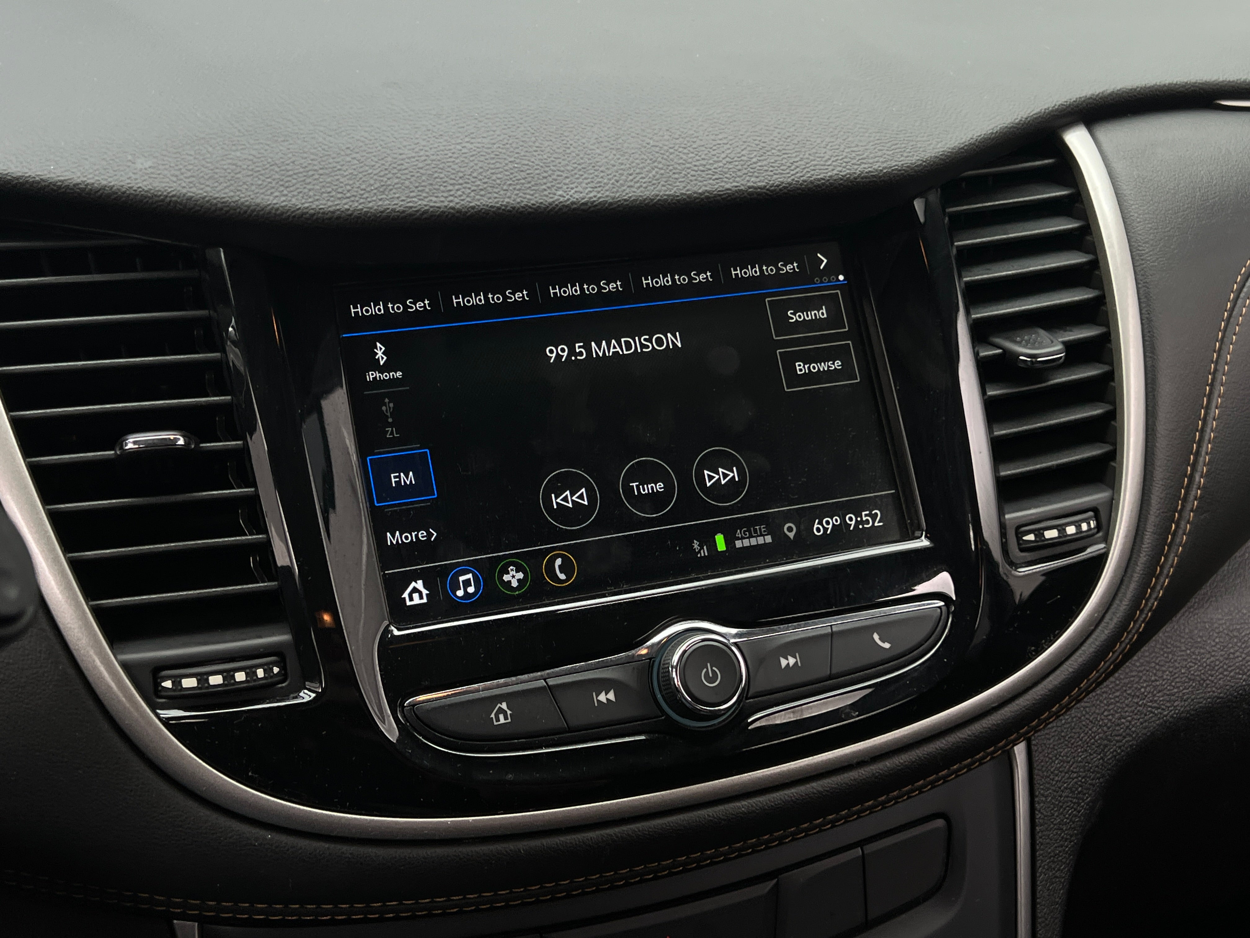 Thumbnail: 2019 Chevrolet Trax - 4