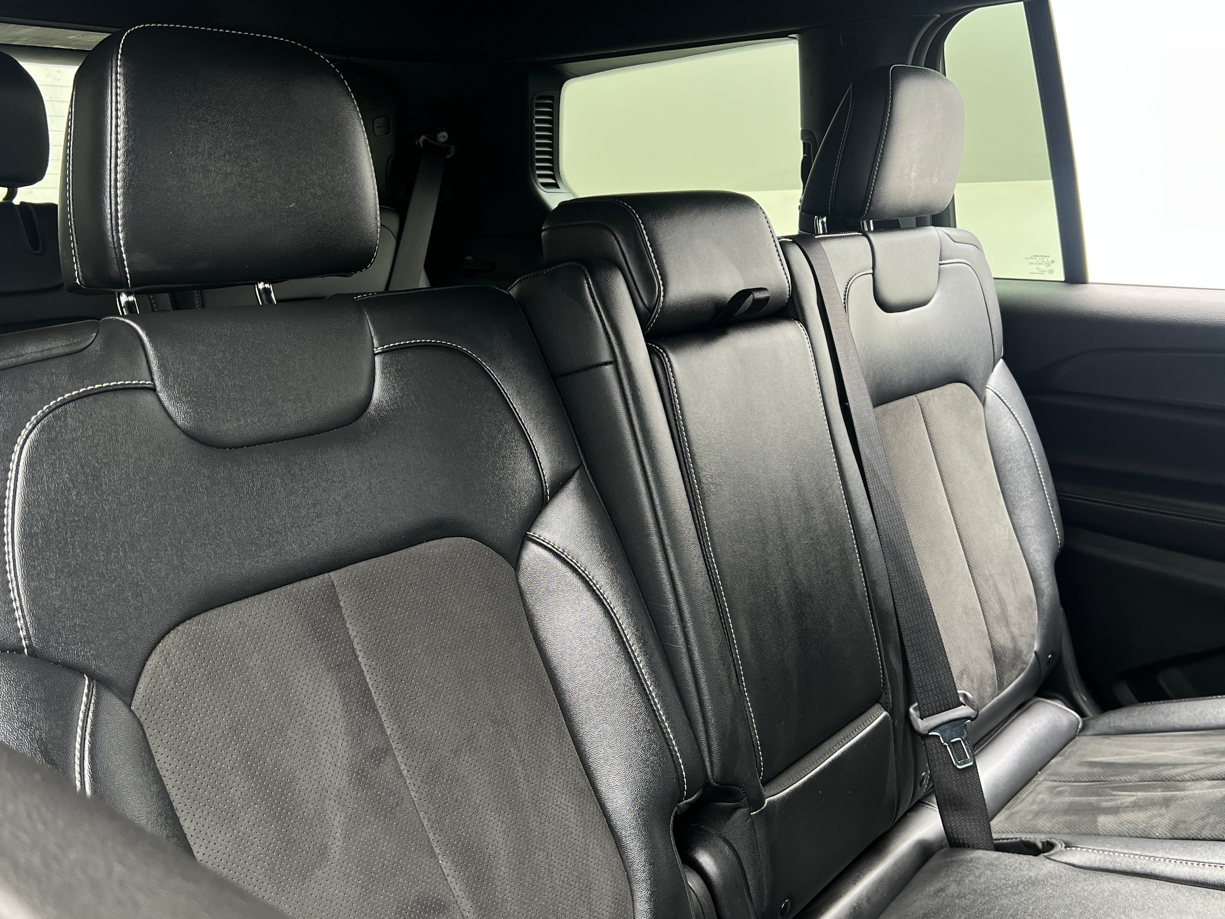 2023 Jeep Grand Cherokee L Altitude 5