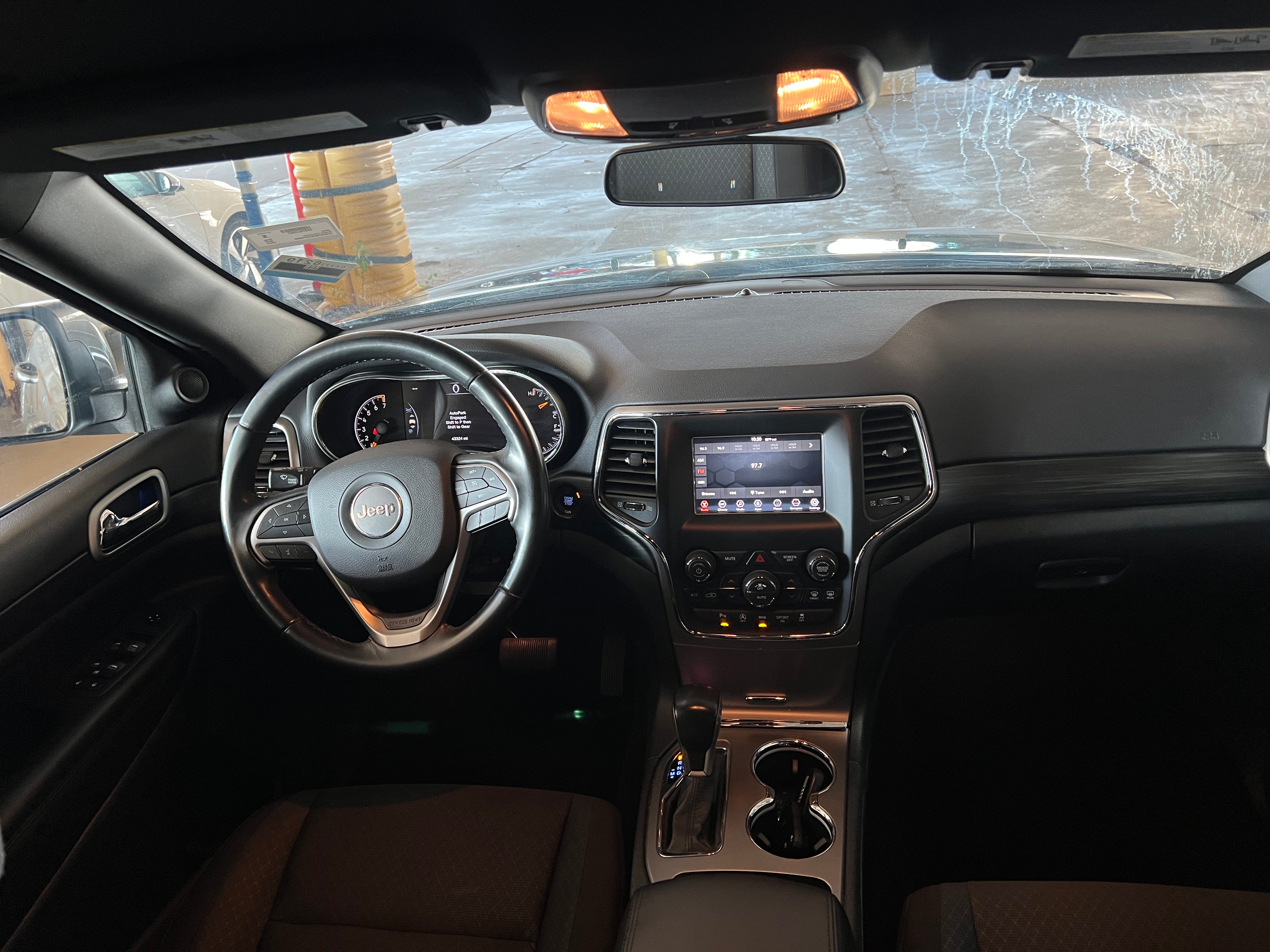 2020 Jeep Grand Cherokee Laredo 3