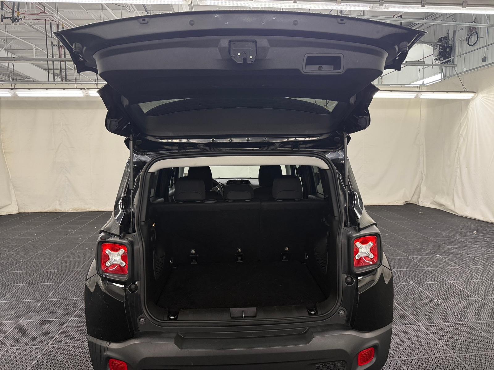 Thumbnail: 2020 Jeep Renegade - 7