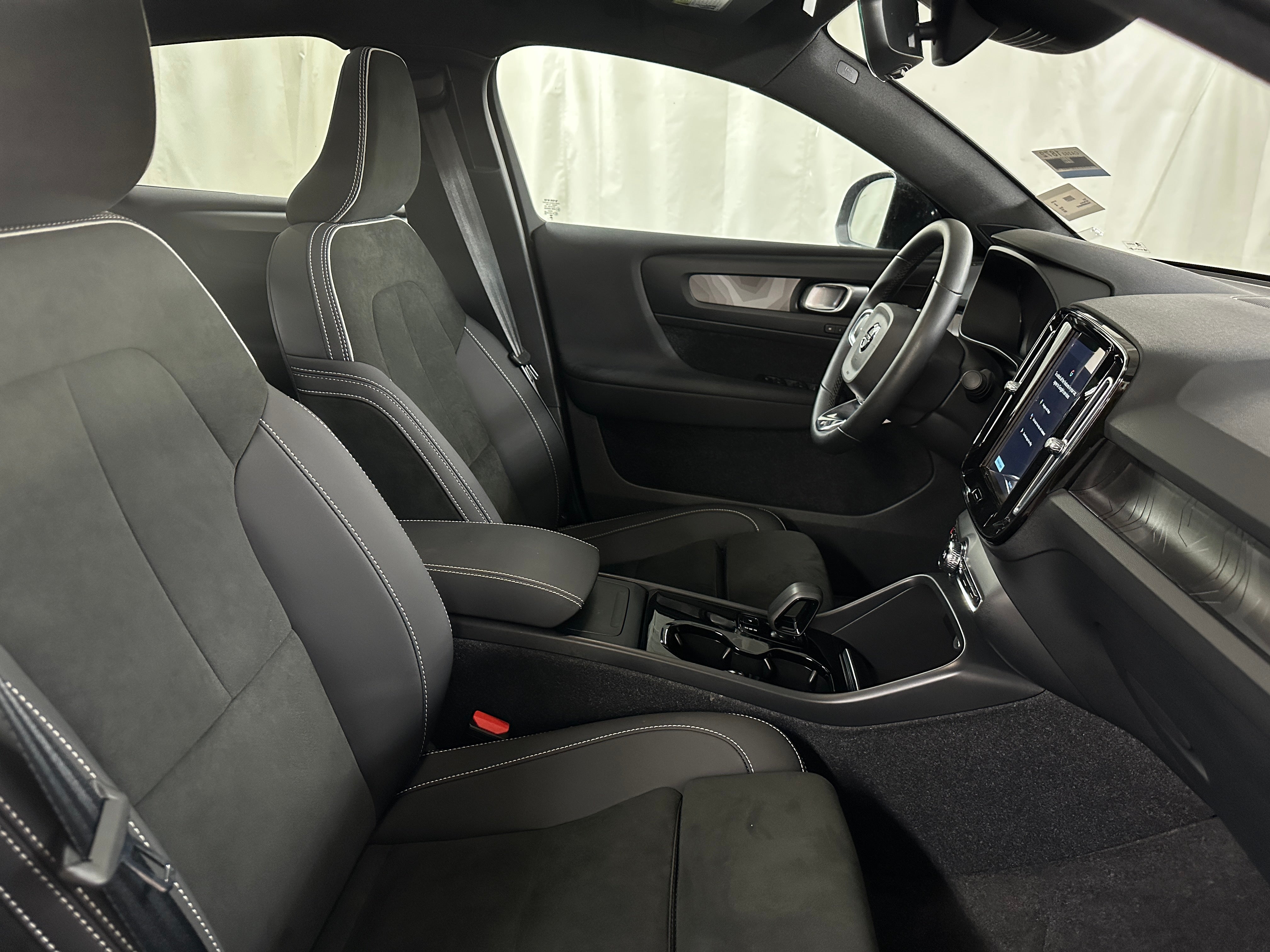 Thumbnail: 2023 Volvo C40 - 2