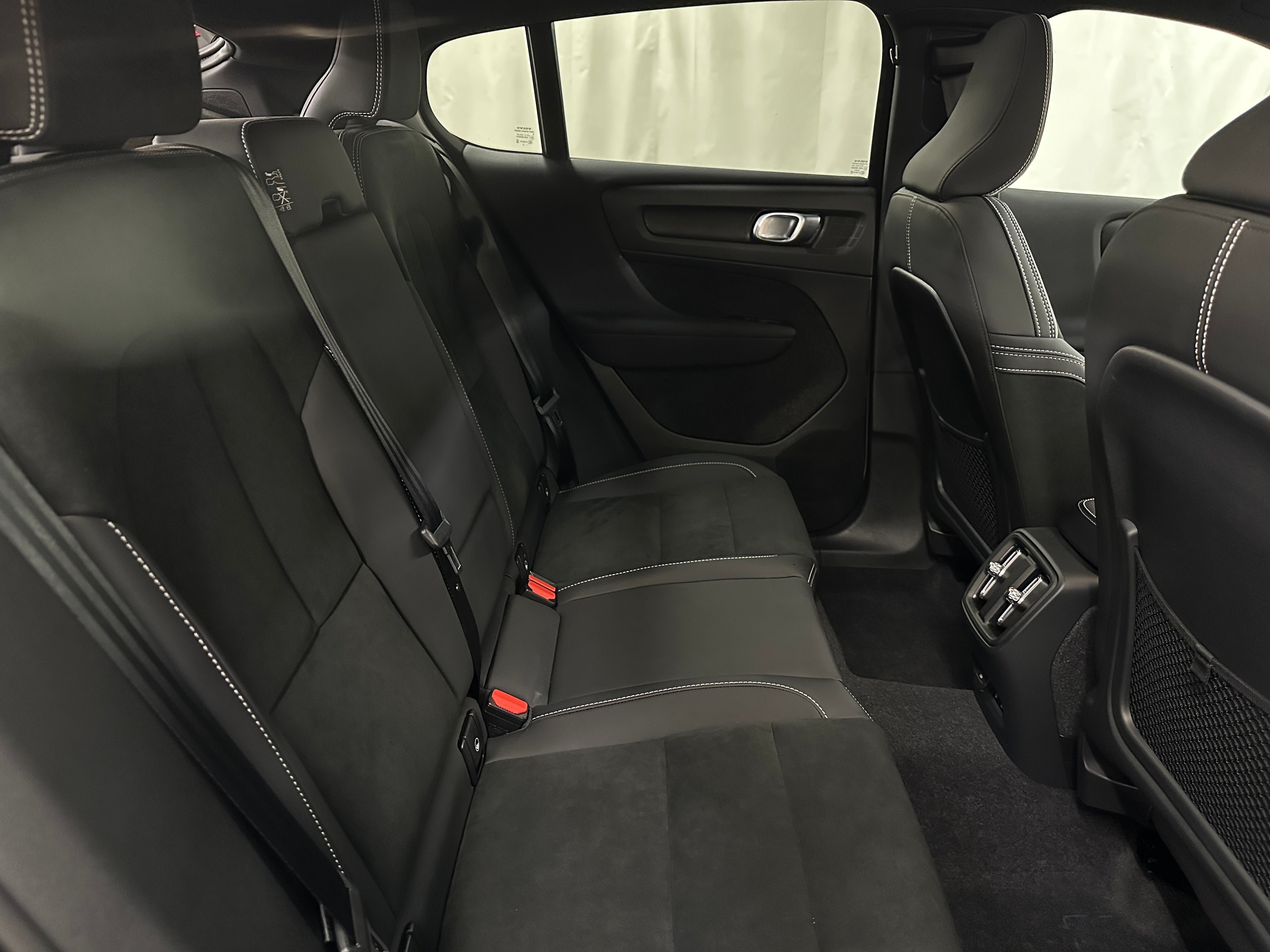 Thumbnail: 2023 Volvo C40 - 6