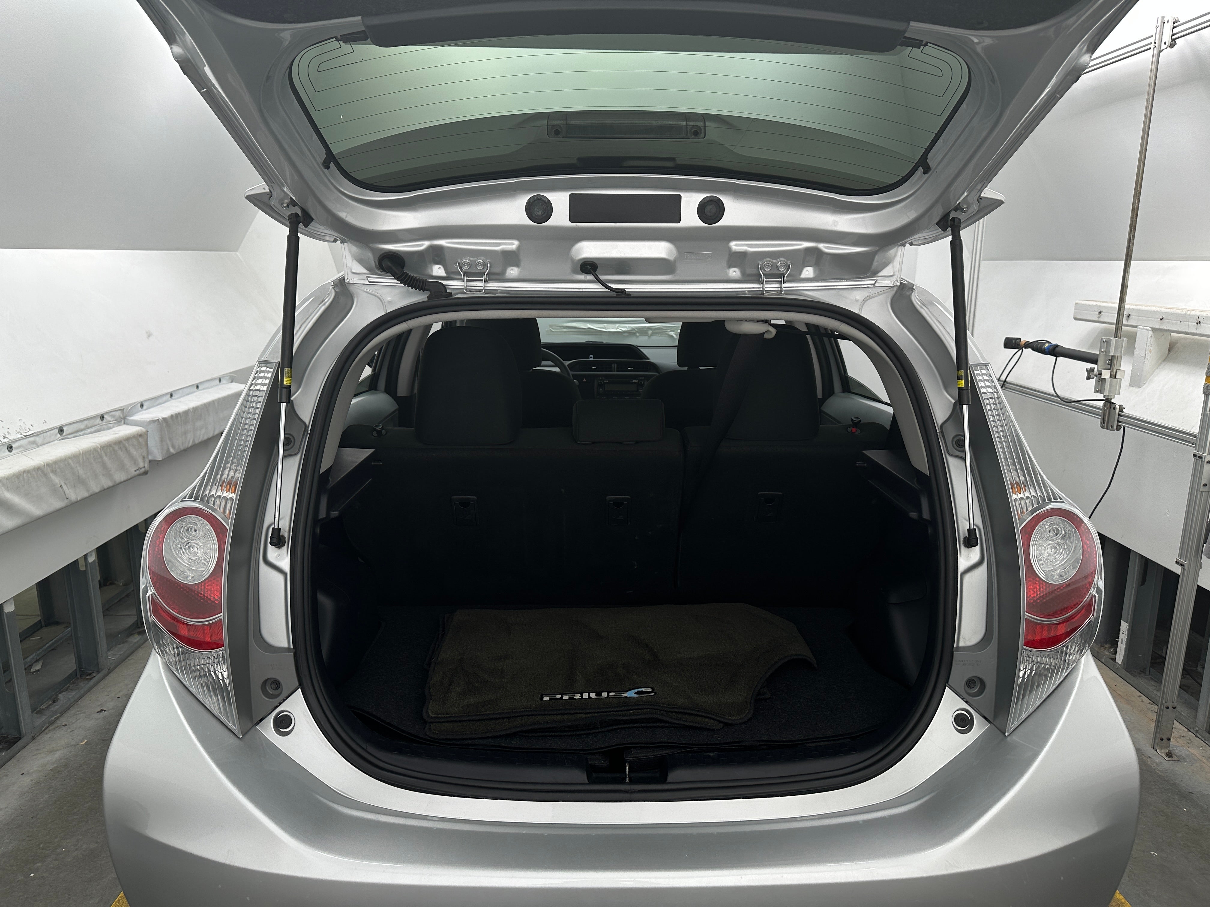 2014 Toyota Prius c Two 7