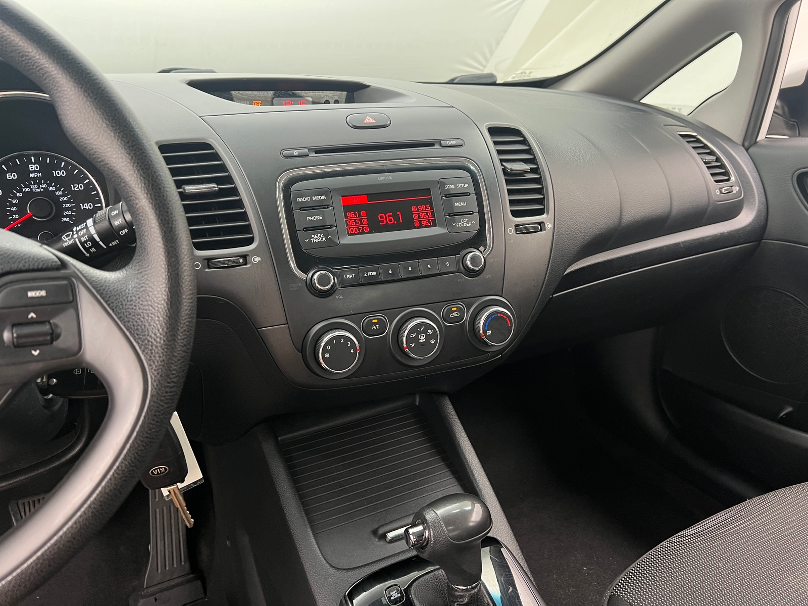 Thumbnail: 2017 Kia Forte - 4