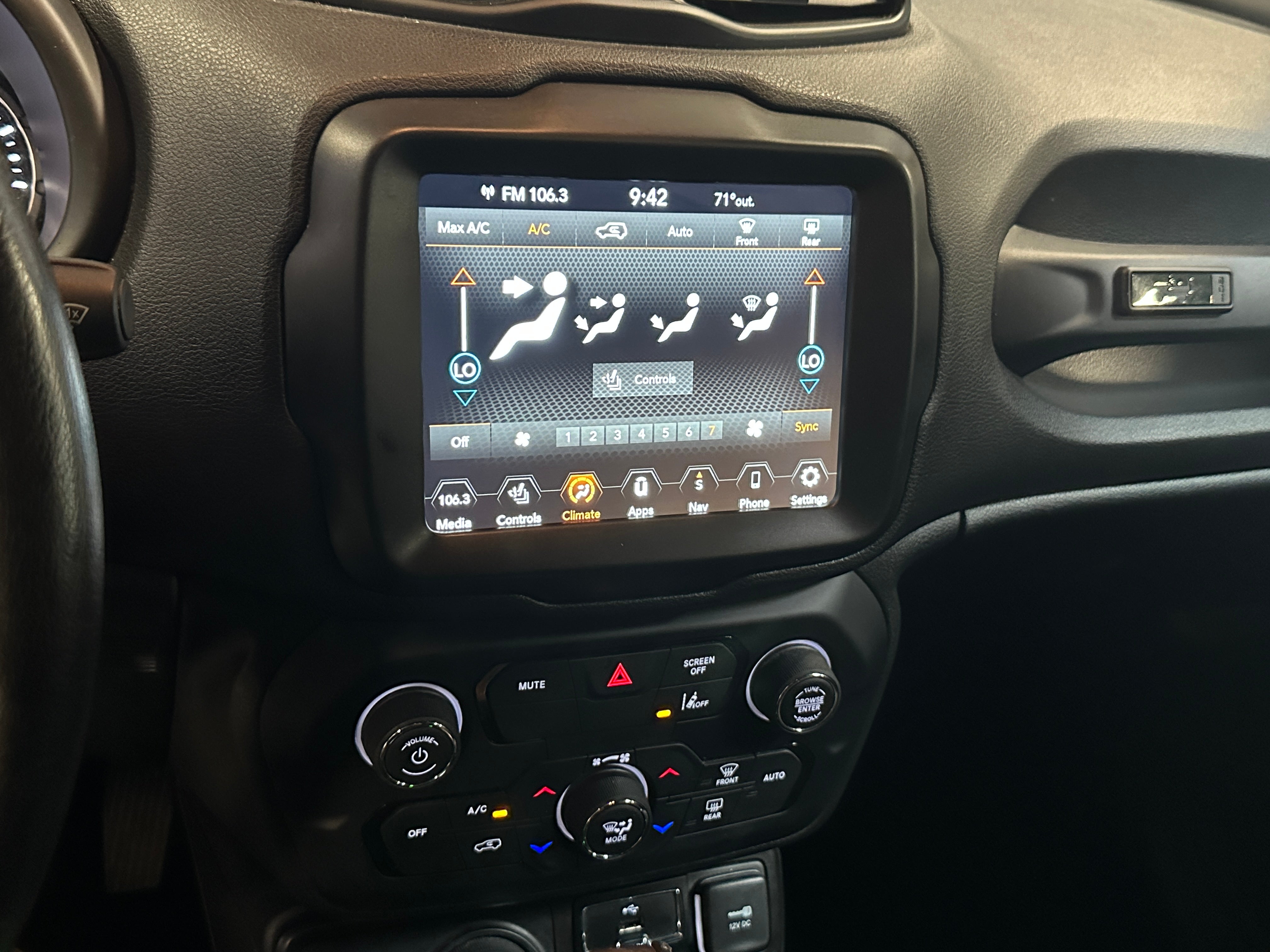 Thumbnail: 2021 Jeep Renegade - 4