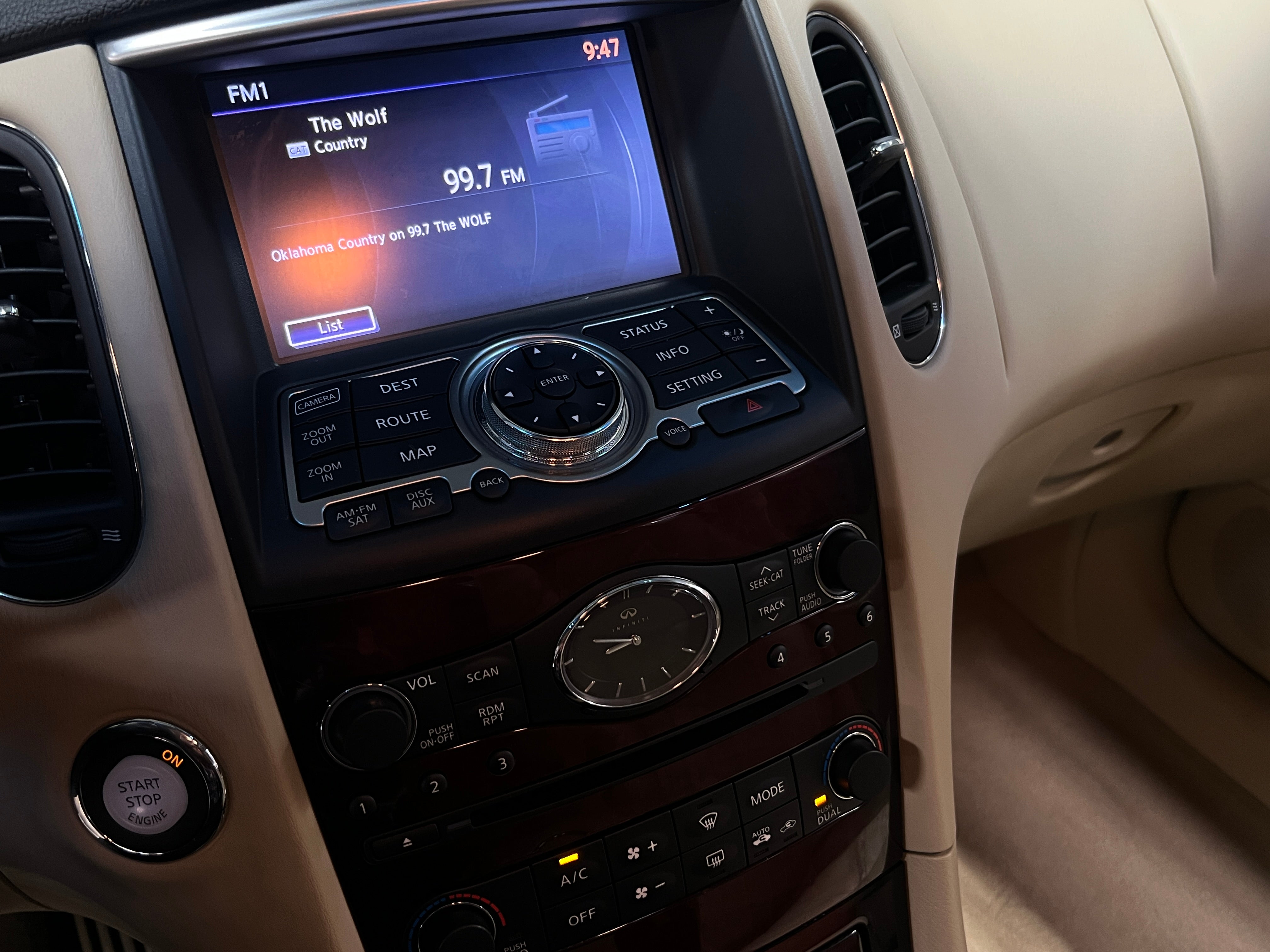 2017 INFINITI QX50 Base 3