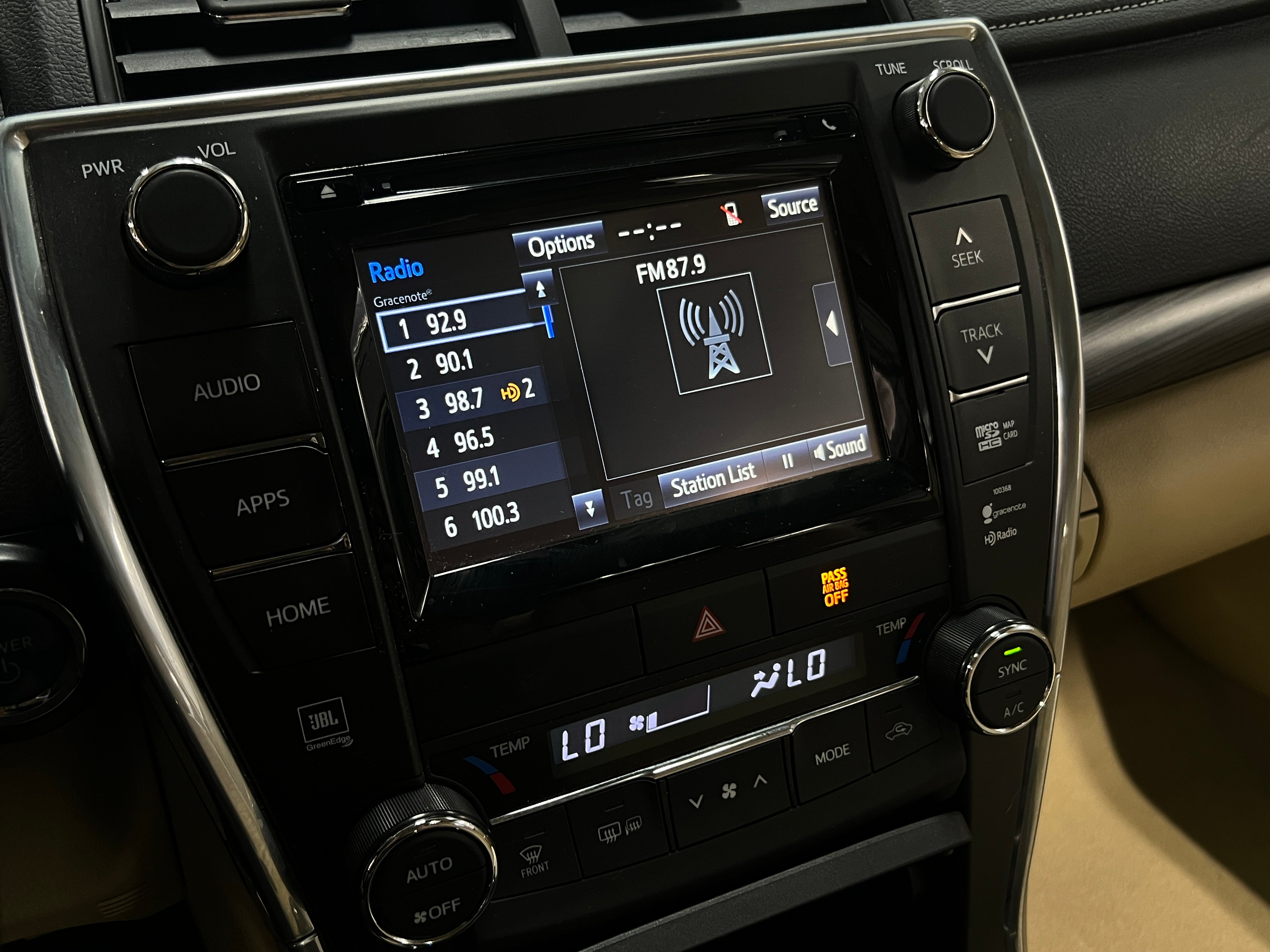 2015 Toyota Camry XLE 3