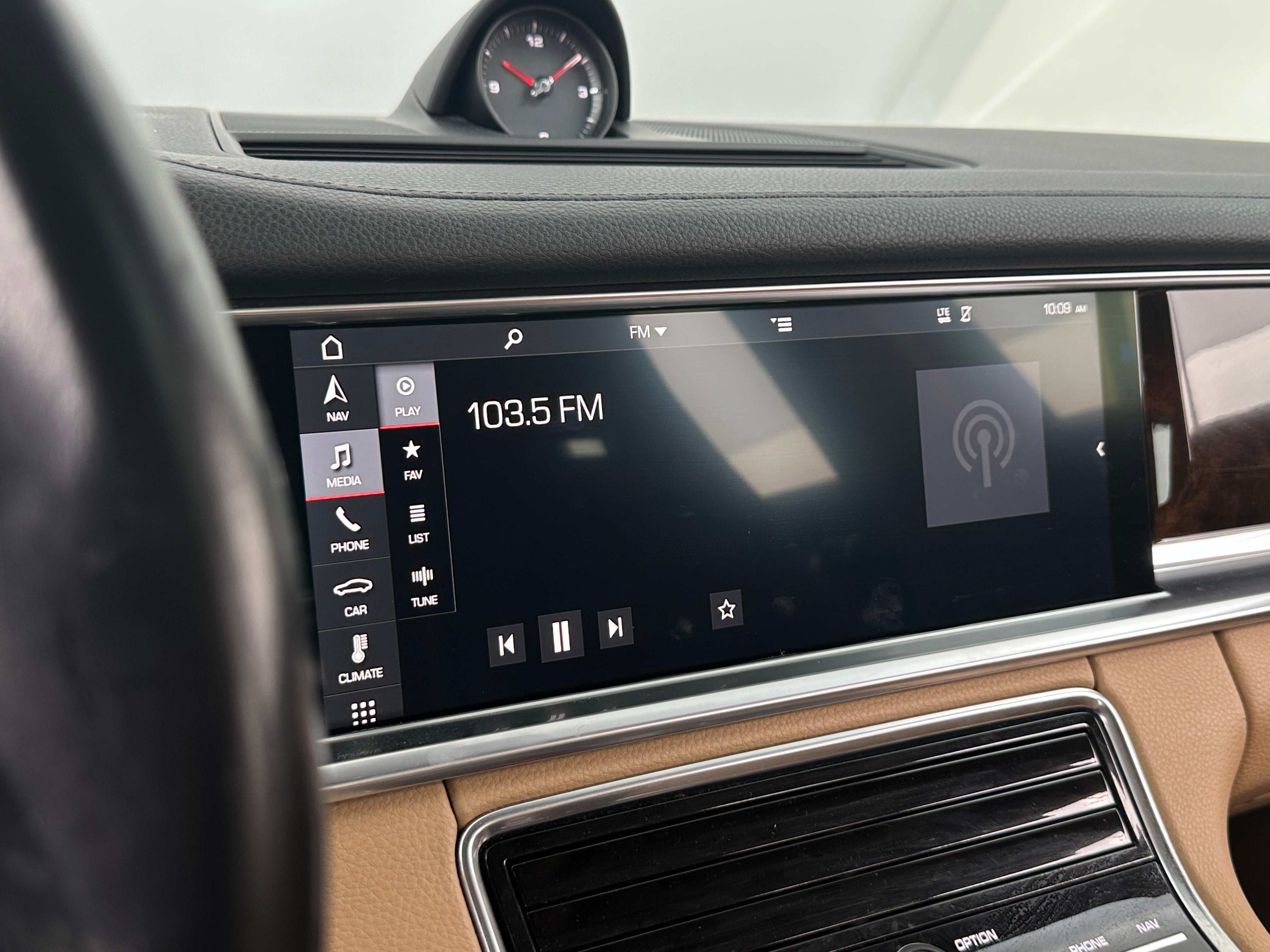 2018 Porsche Panamera Base 3