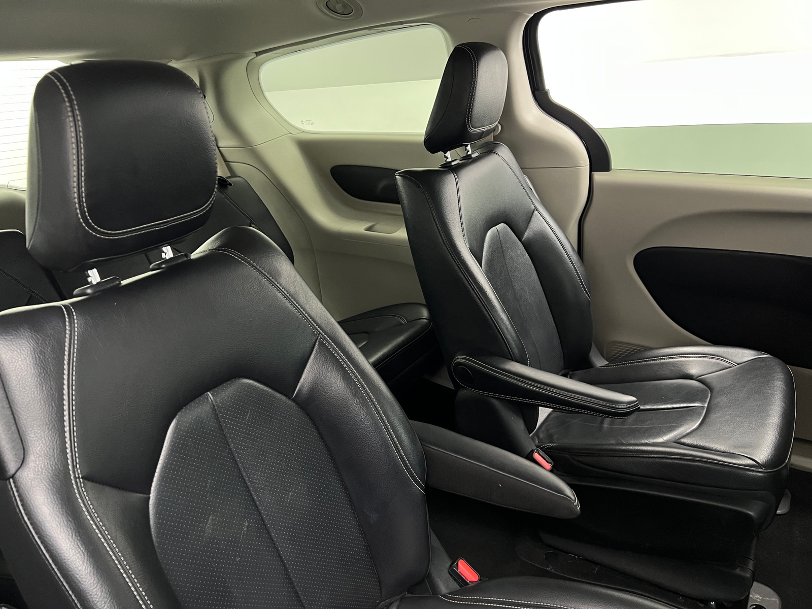 Thumbnail: 2022 Chrysler Pacifica - 5