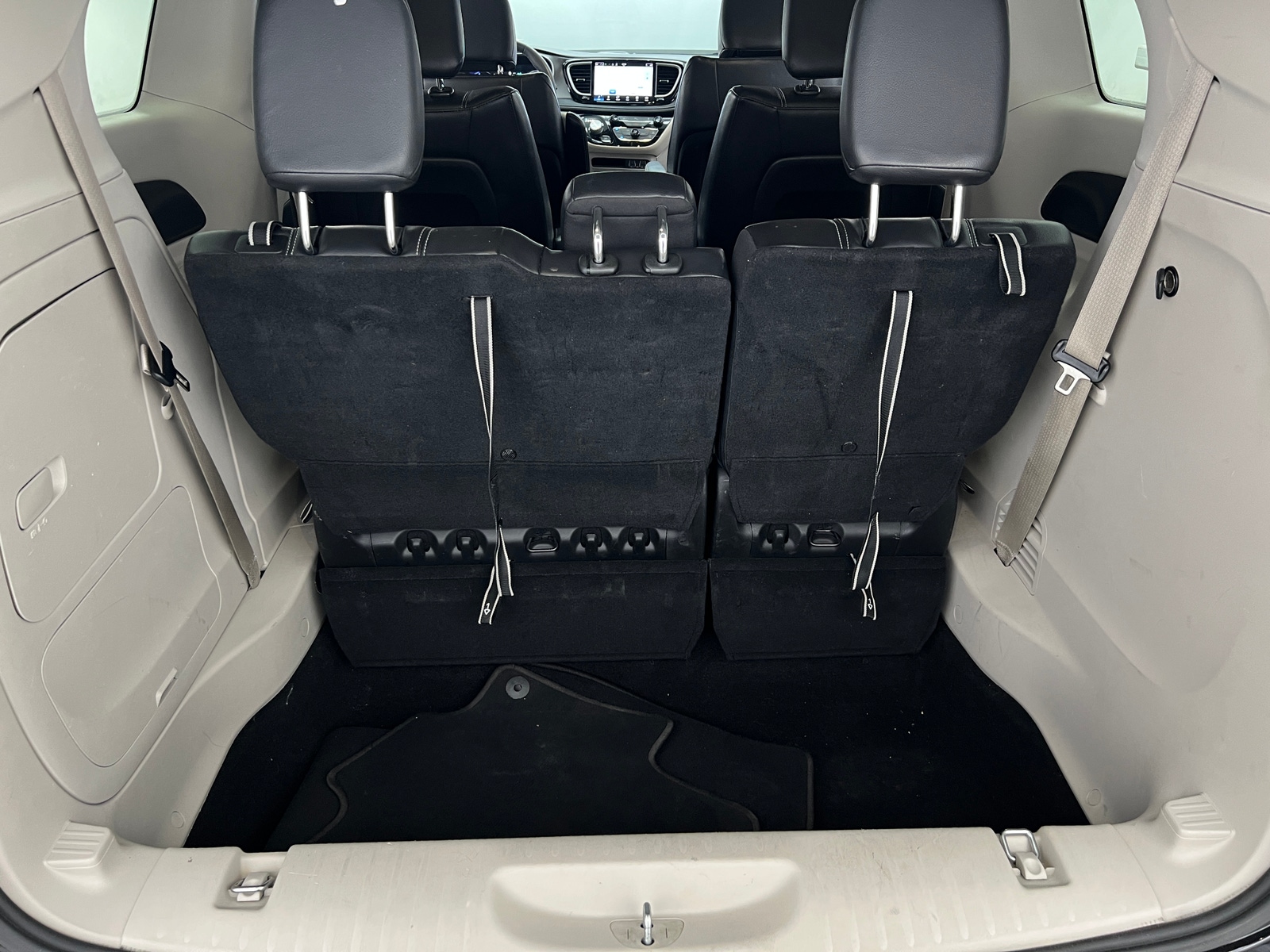 Thumbnail: 2022 Chrysler Pacifica - 6
