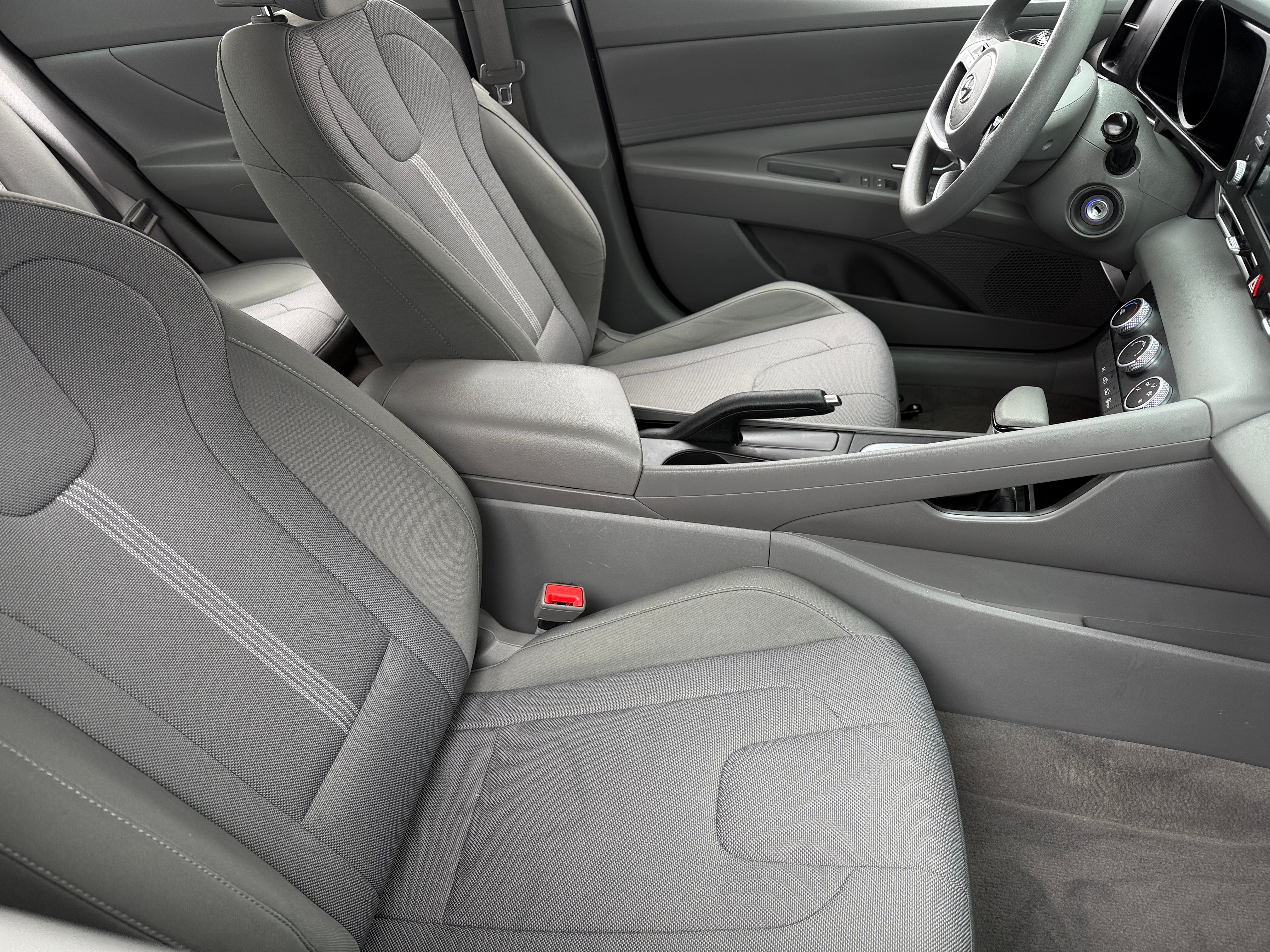 2023 Hyundai Elantra SE 2