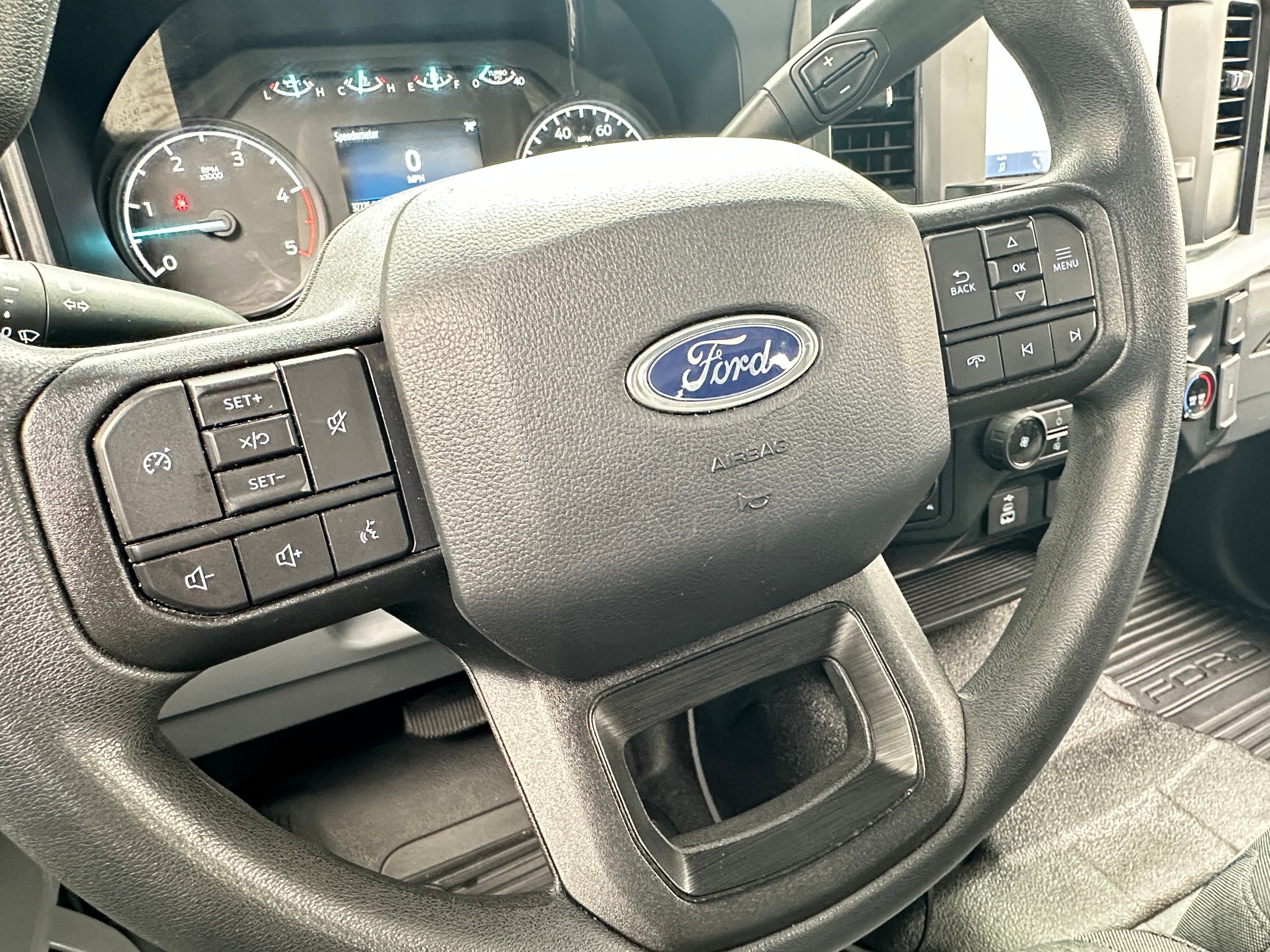 2023 Ford Econoline E-350 5