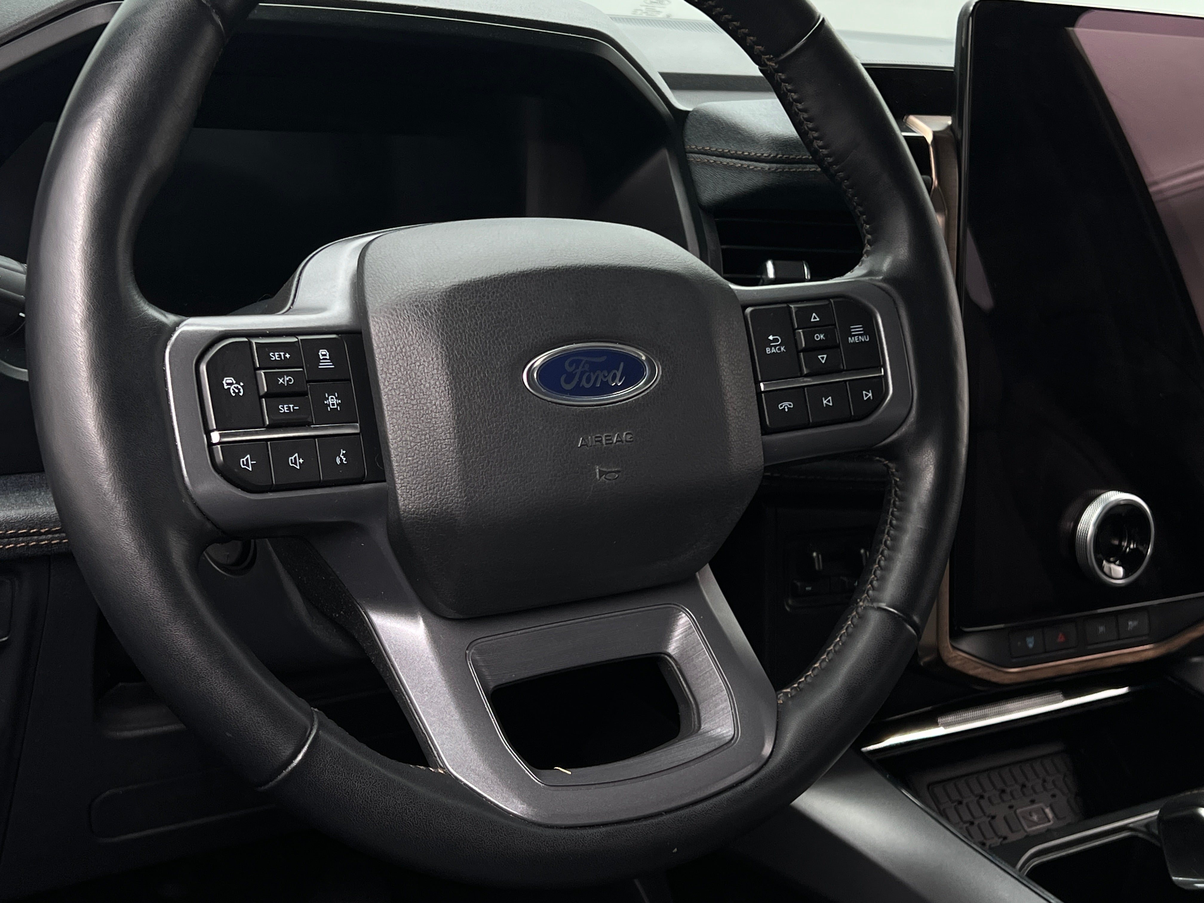 2023 Ford F-150 Lightning Lariat 4