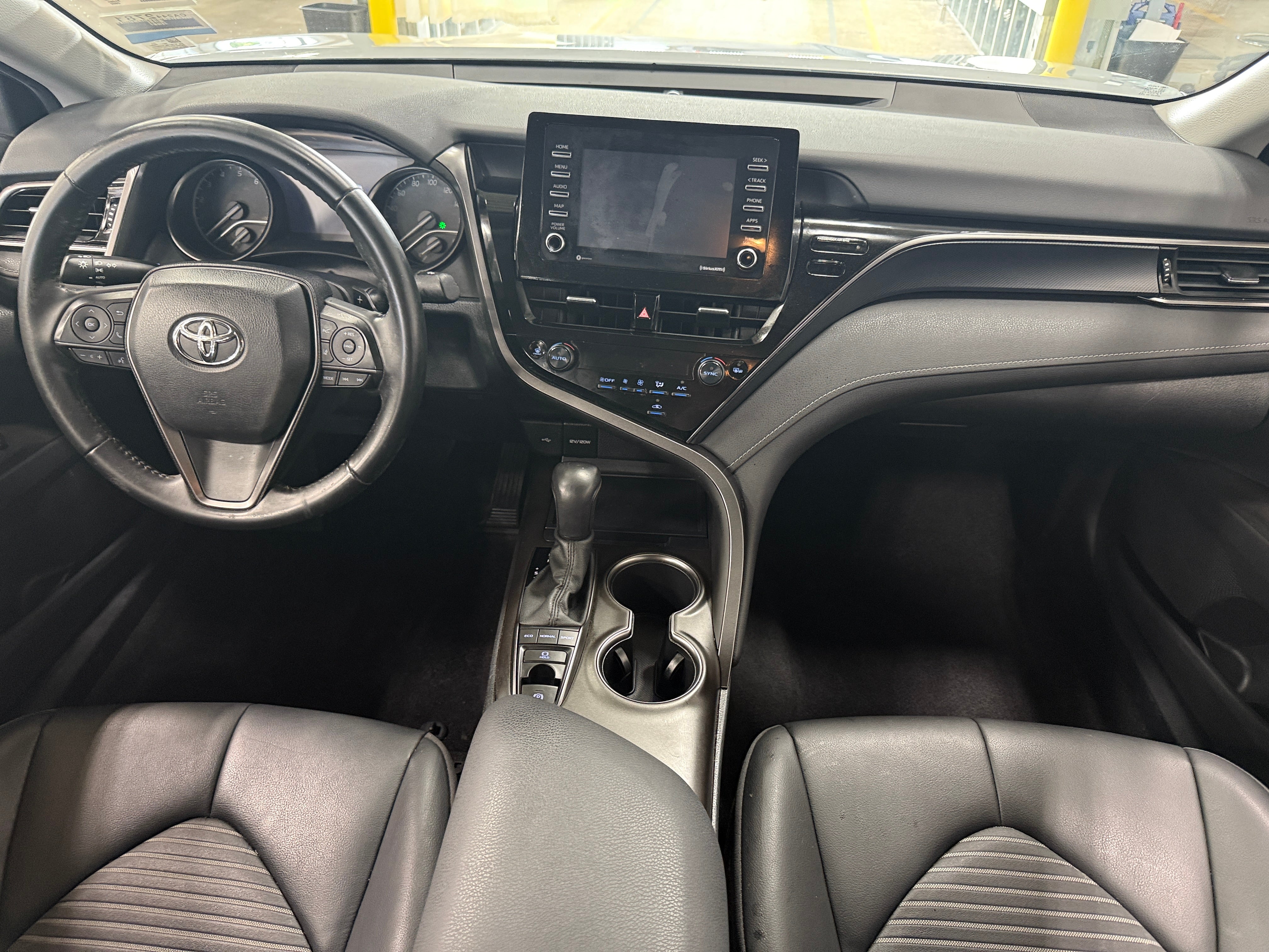 2022 Toyota Camry SE 2