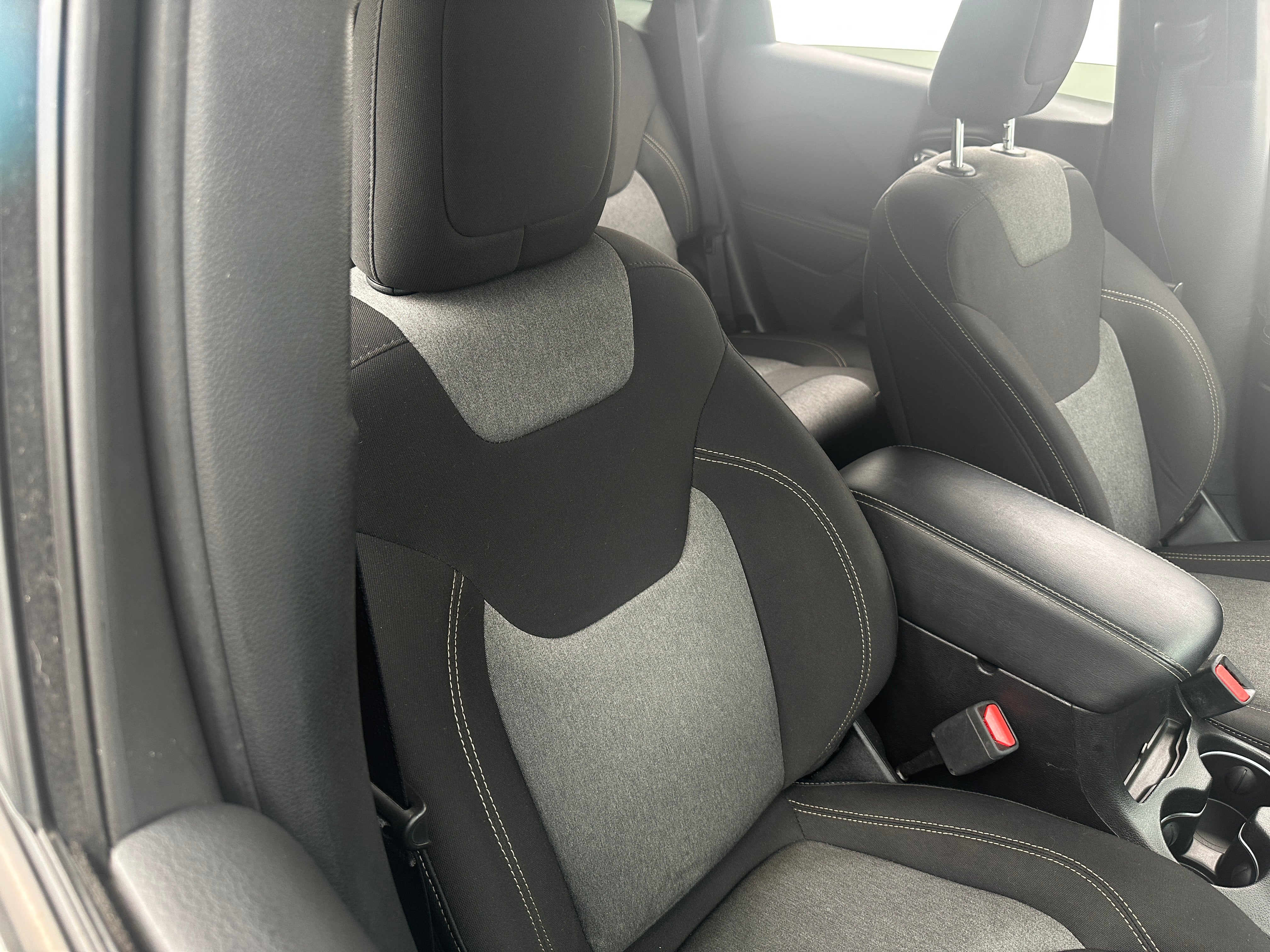 2016 Jeep Cherokee Sport 2