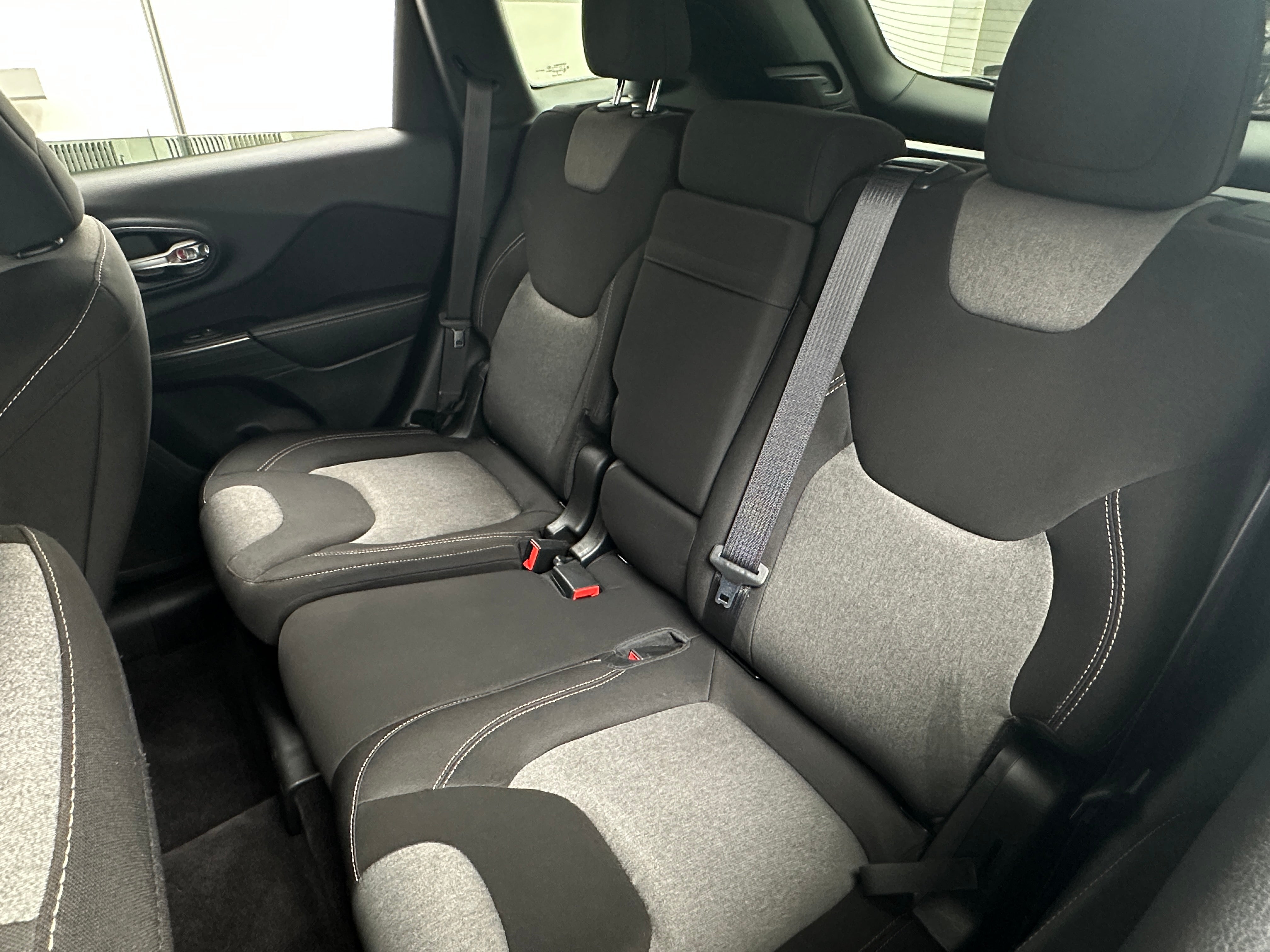 2016 Jeep Cherokee Sport 6