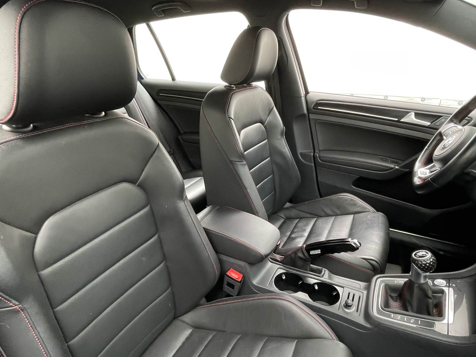 Thumbnail: 2016 Volkswagen Golf - 2