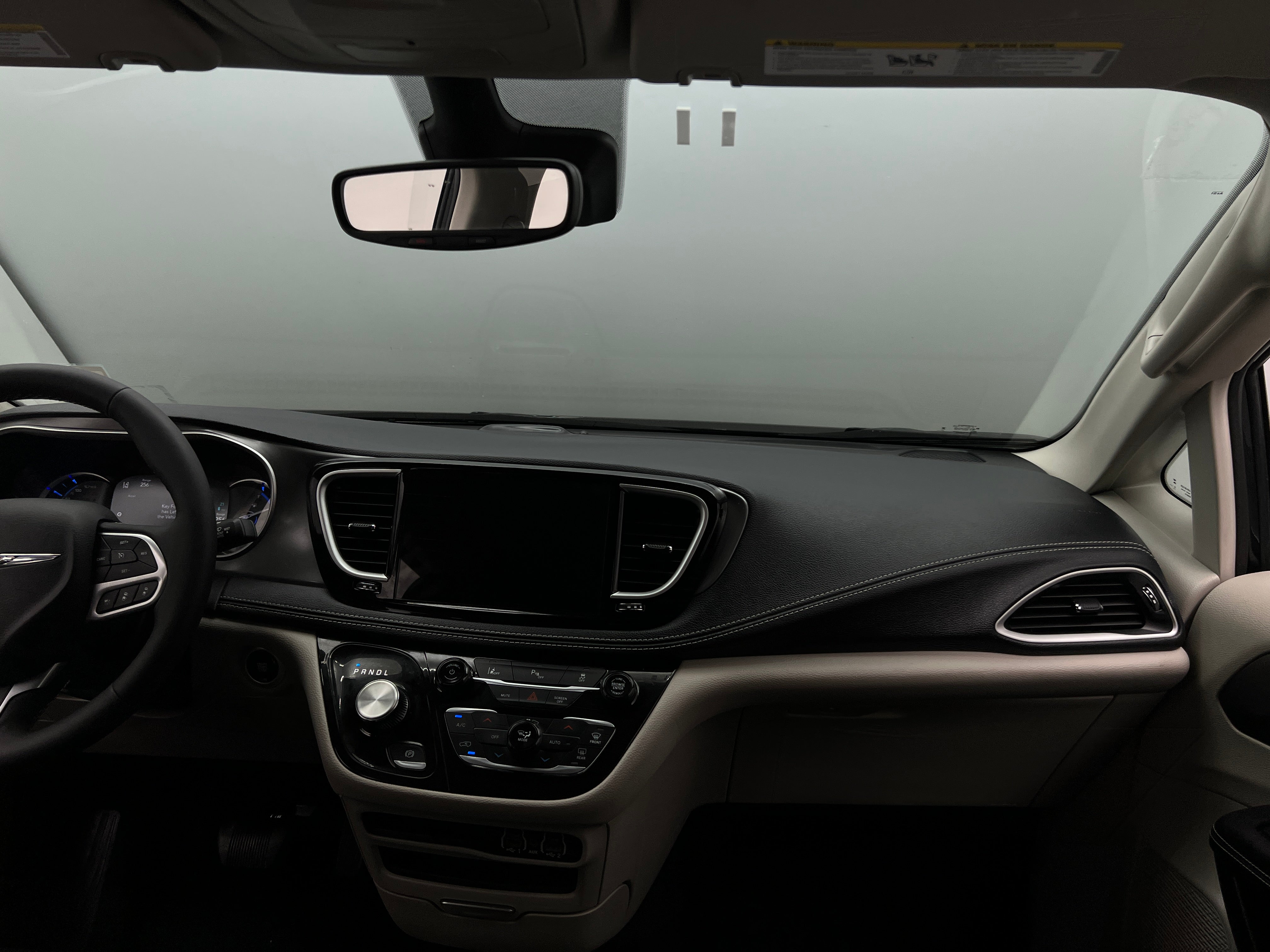 2024 Chrysler Pacifica Hybrid Select 2