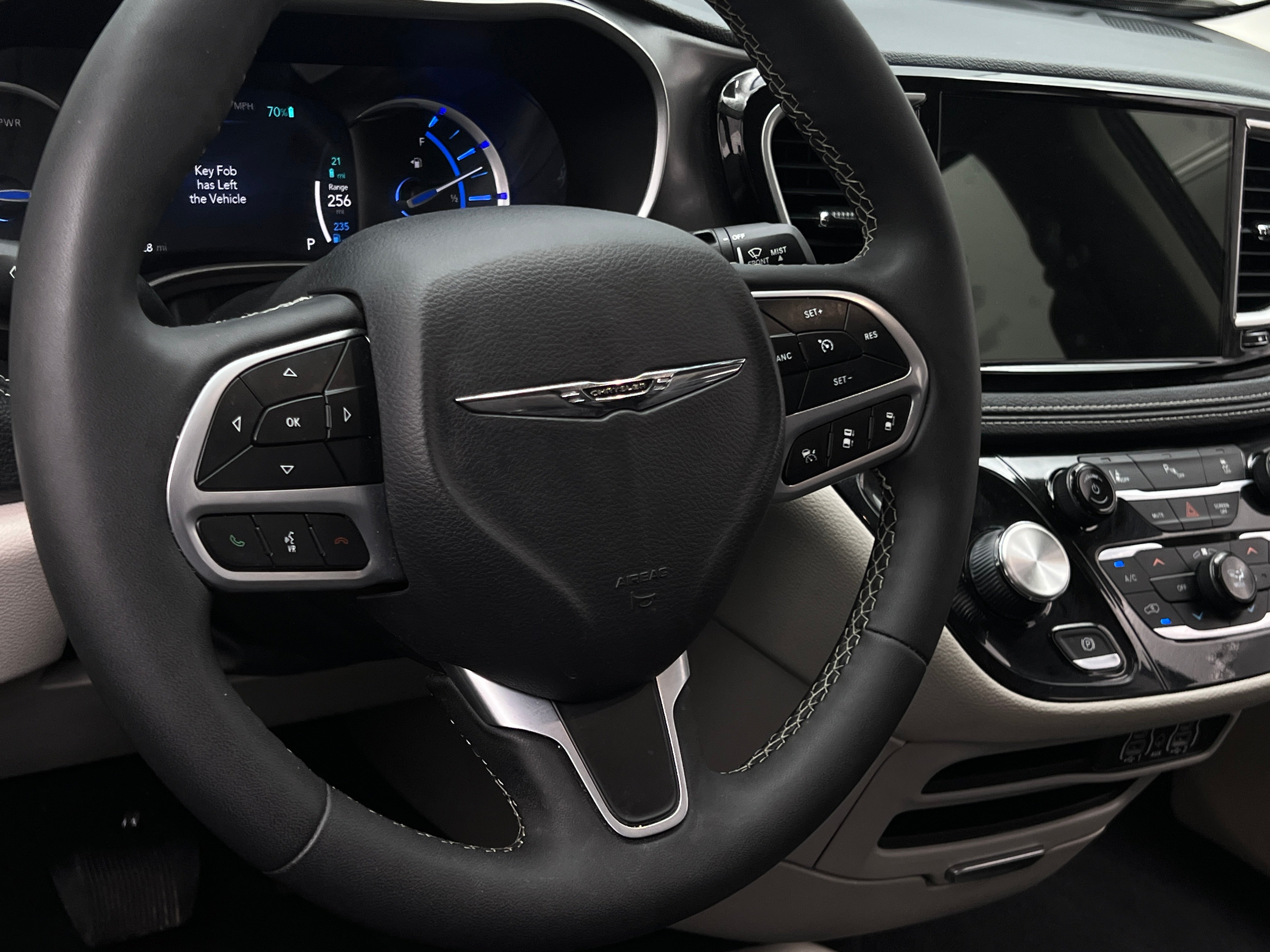 2024 Chrysler Pacifica Hybrid Select 4