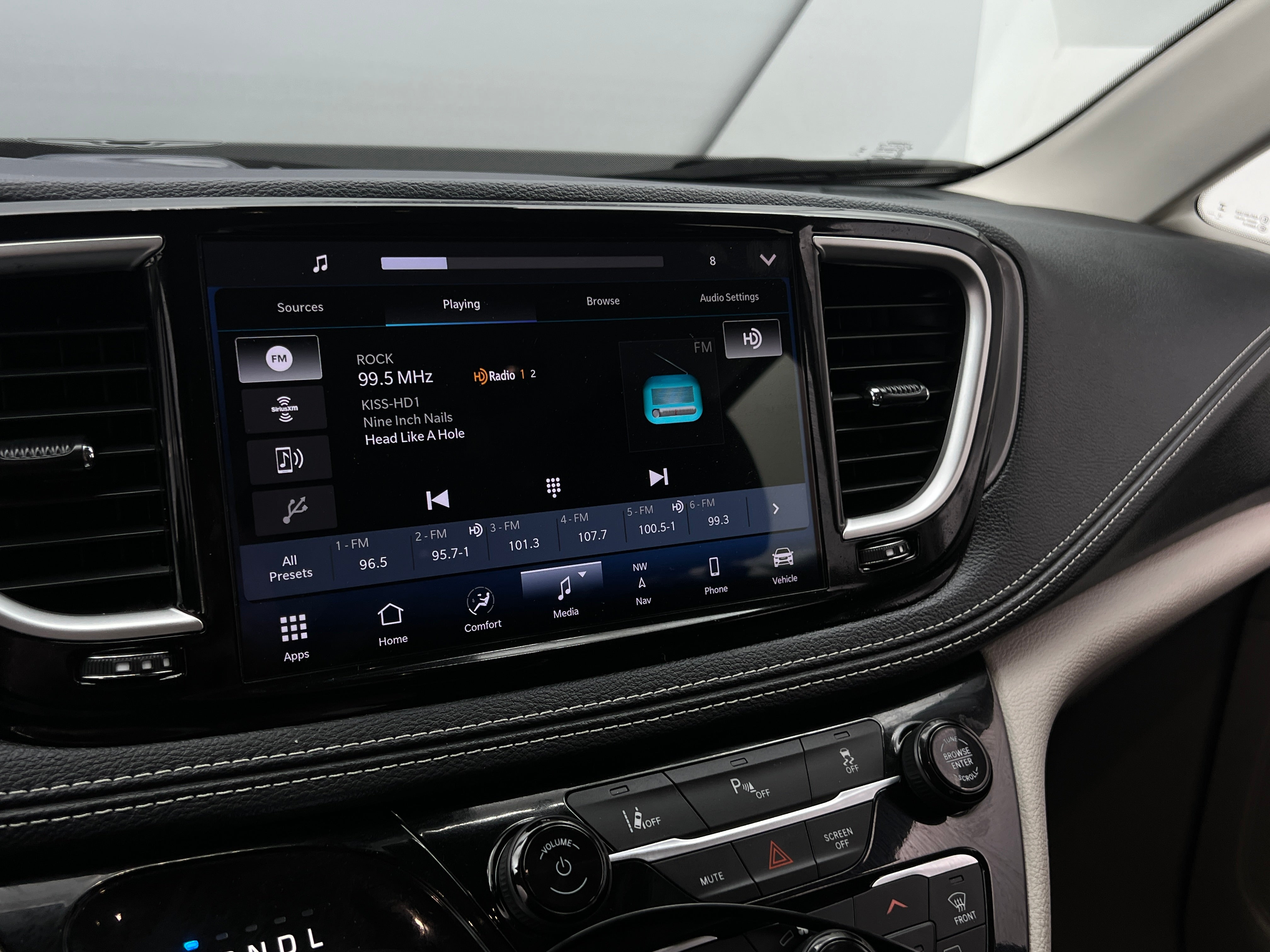 2024 Chrysler Pacifica Hybrid Select 3