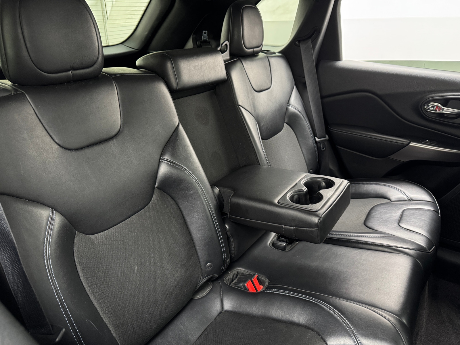 Thumbnail: 2019 Jeep Cherokee - 6