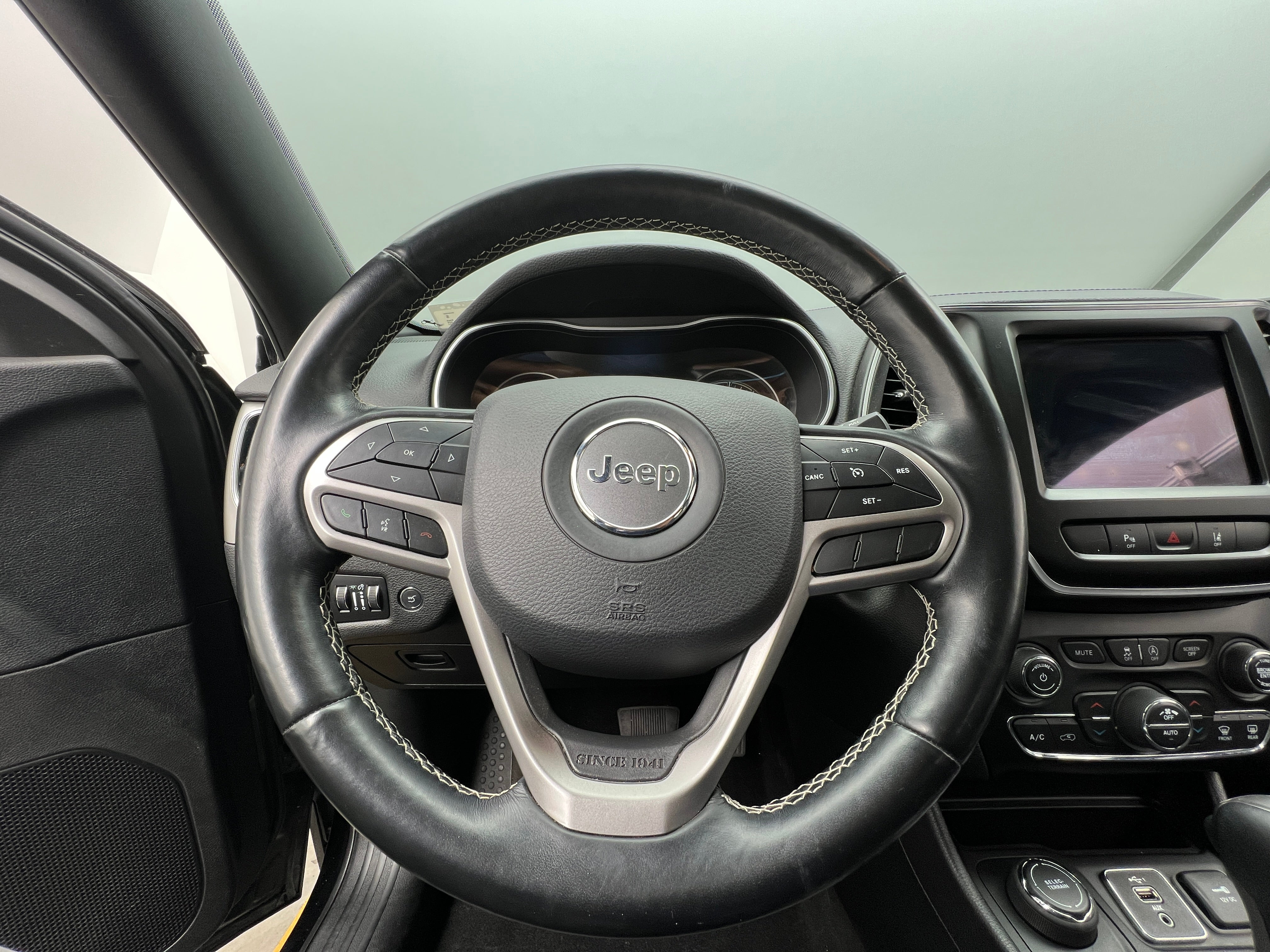 2021 Jeep Cherokee 80th Anniversary 4