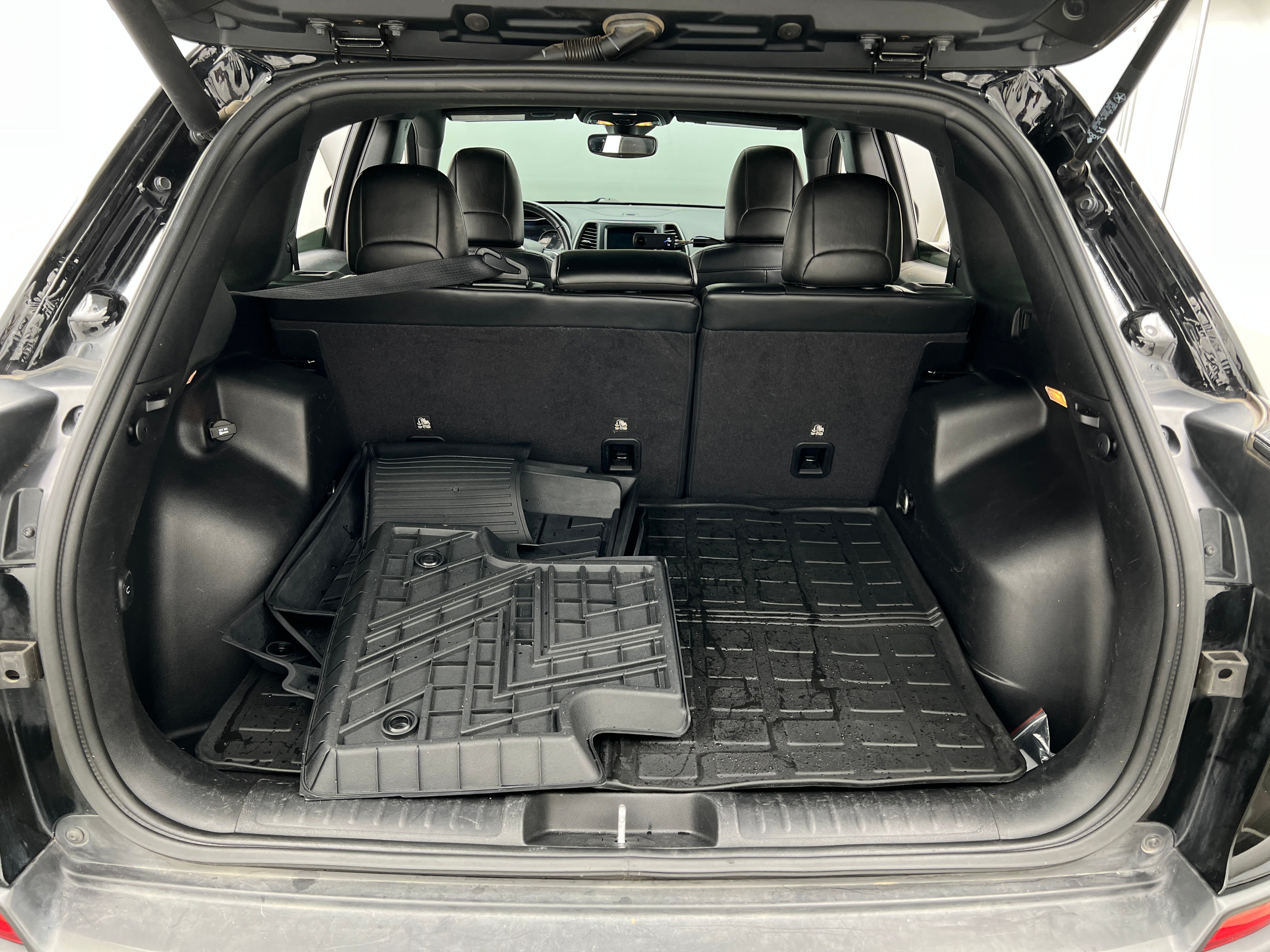 2021 Jeep Cherokee 80th Anniversary 6