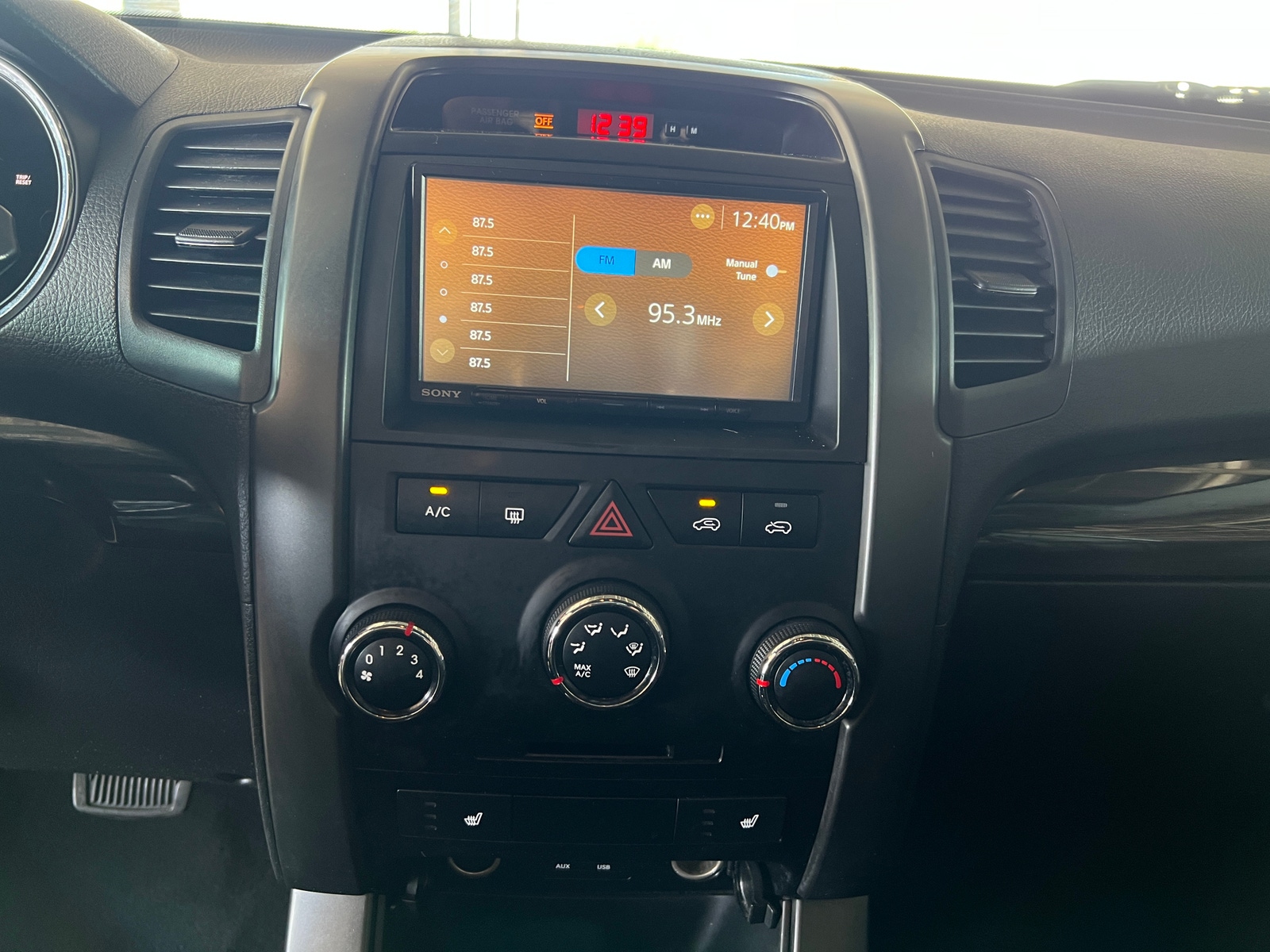 Thumbnail: 2013 Kia Sorento - 4