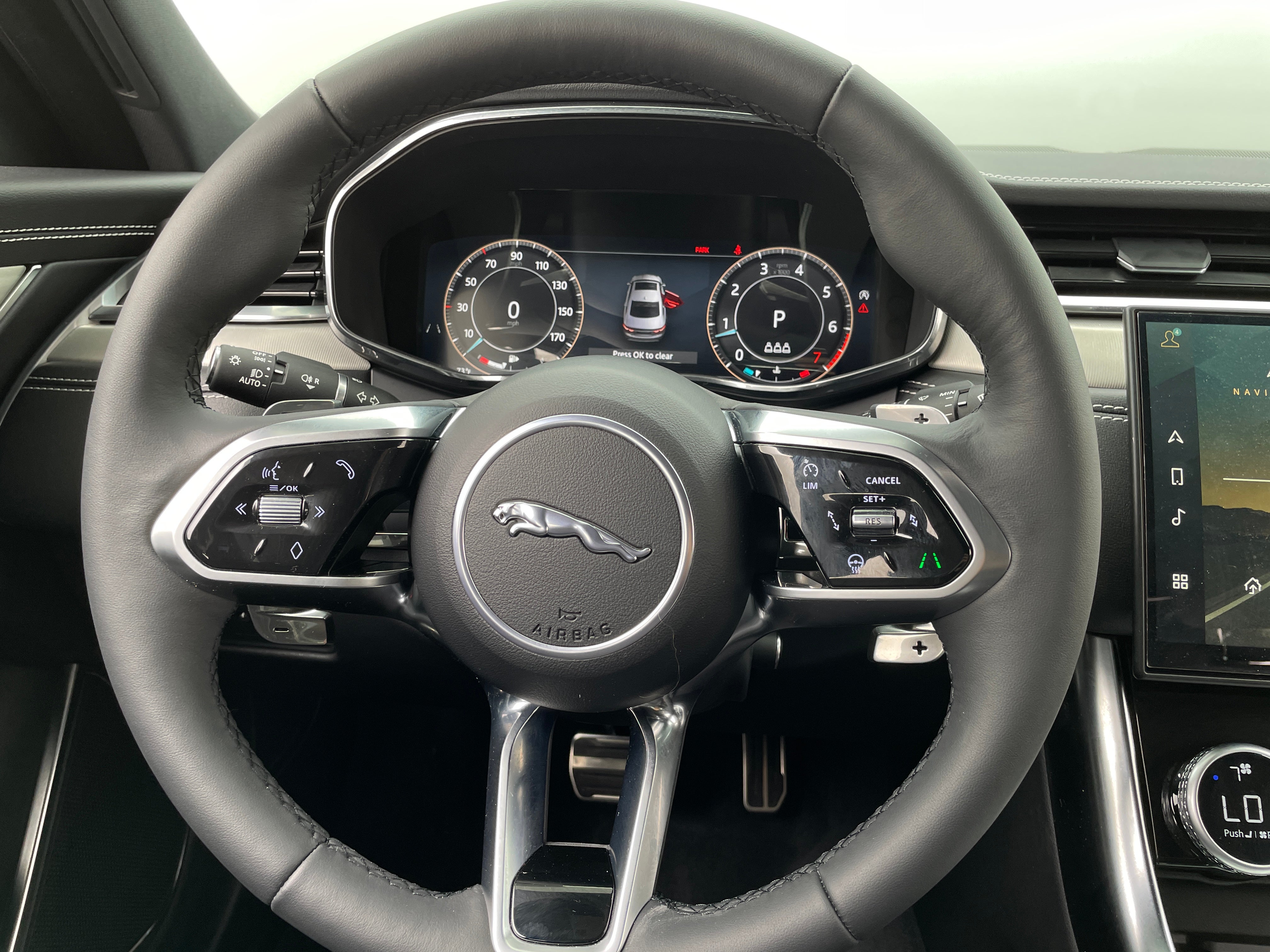 2024 Jaguar XF R-Dynamic SE 4