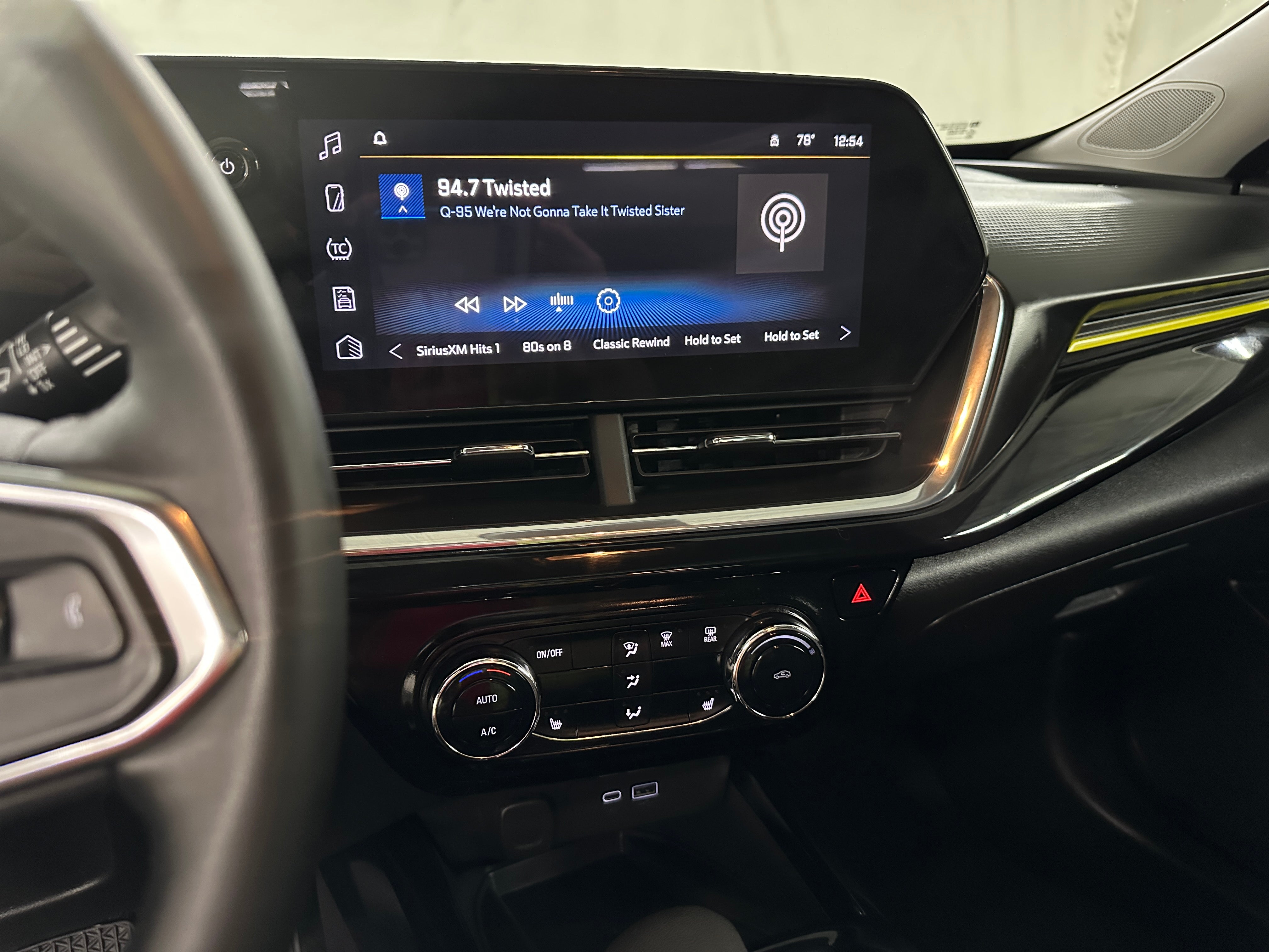 Thumbnail: 2024 Chevrolet Trax - 3